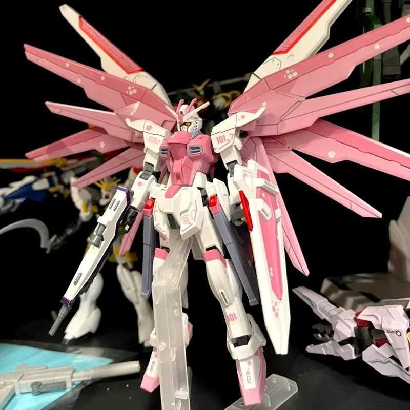ZGMF-X10A HG 1/144 Freshman Freedom Mecha Assembly Model Action Figures Cherry Blossom Color Scheme Childrens Toy Gift Decoration W250103