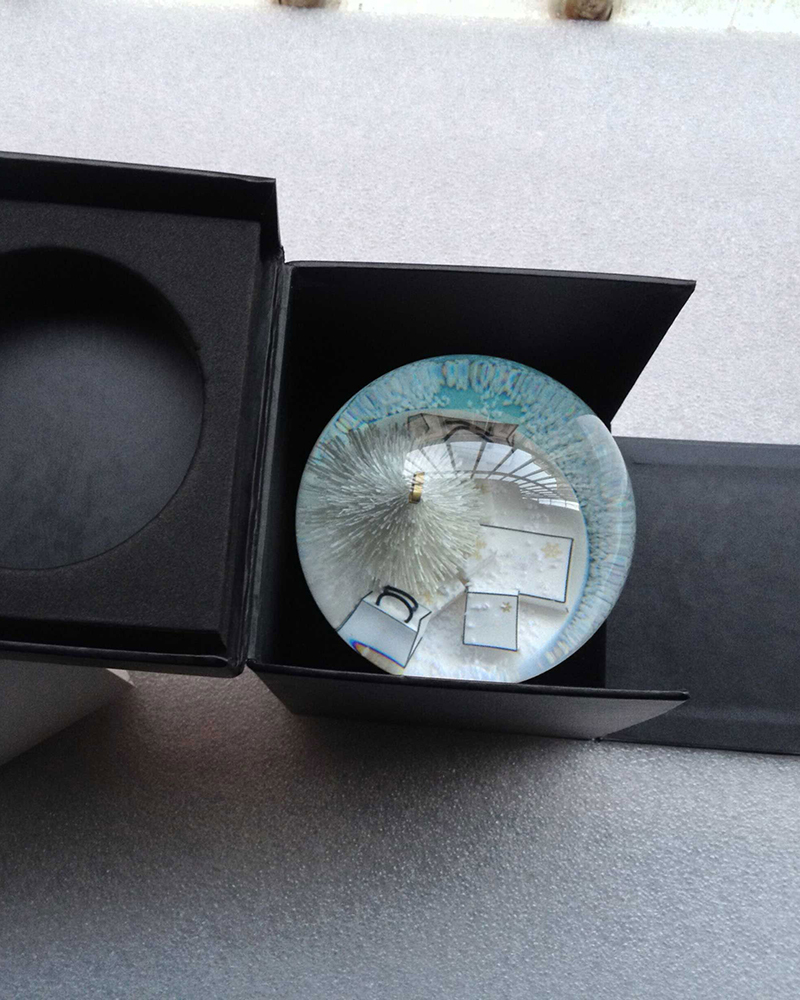 CClassics Snow Globe With Christmas Tree Inside Car Office Home Decoration Crystal Ball Special Novelty Christmas Gift with Gift Box