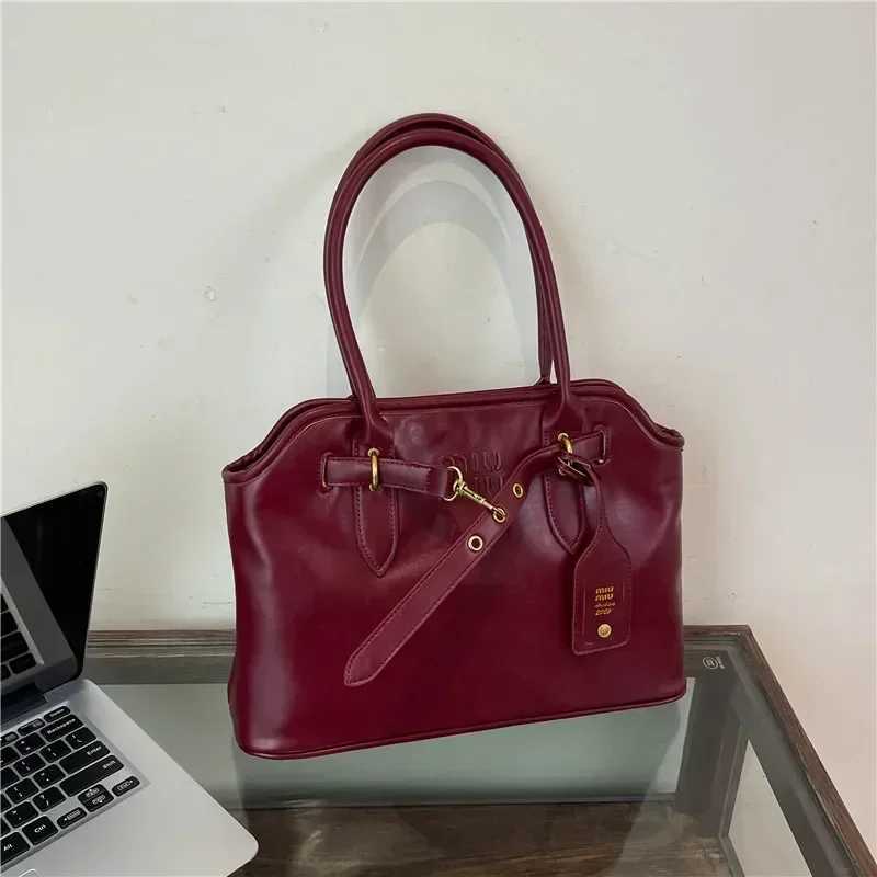 Retro bra business shoe bag simple womens Cmute handbag Pu leather Fem underwear bag Y240102