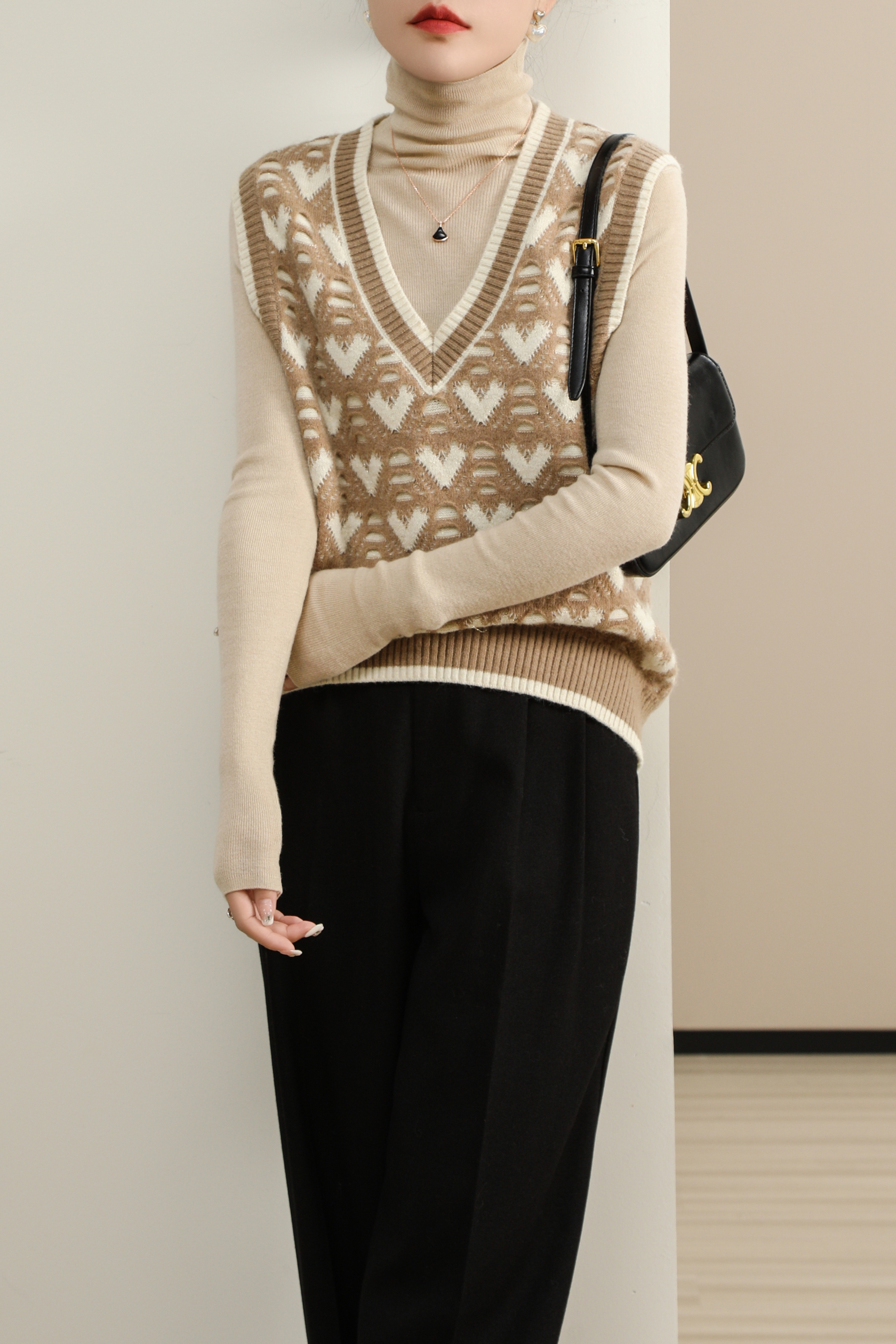 Women's Knitted Sweater - Cozy Pullover Top for Everyday Wear
