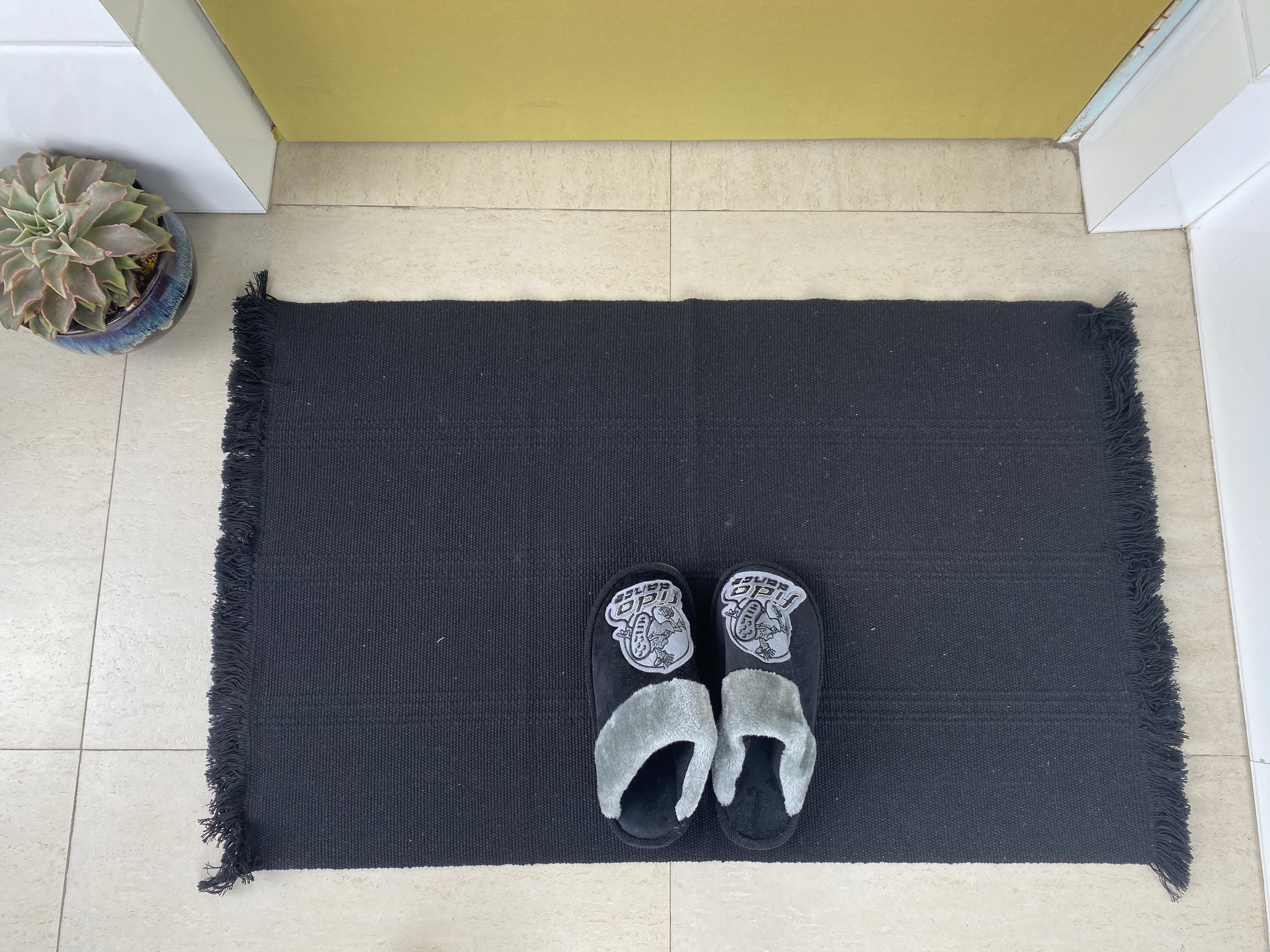Solid Craftsmanship Cotton Floor Mat Bold Colors & Resilient Fabric
