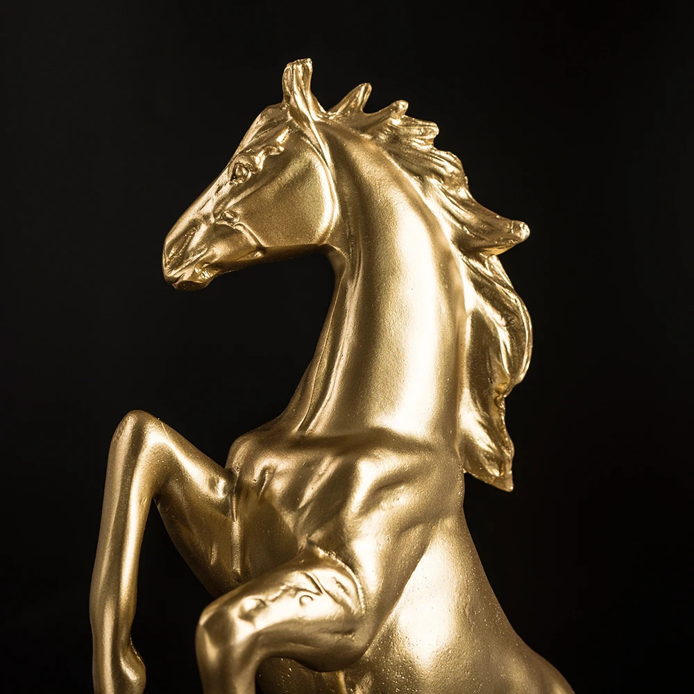 NORTHEUINS Resin Golden War Horse Wine Rack Indoor Dinning Room Bottle Holder Storage Handicrafts Living Desktop Decoration 250102