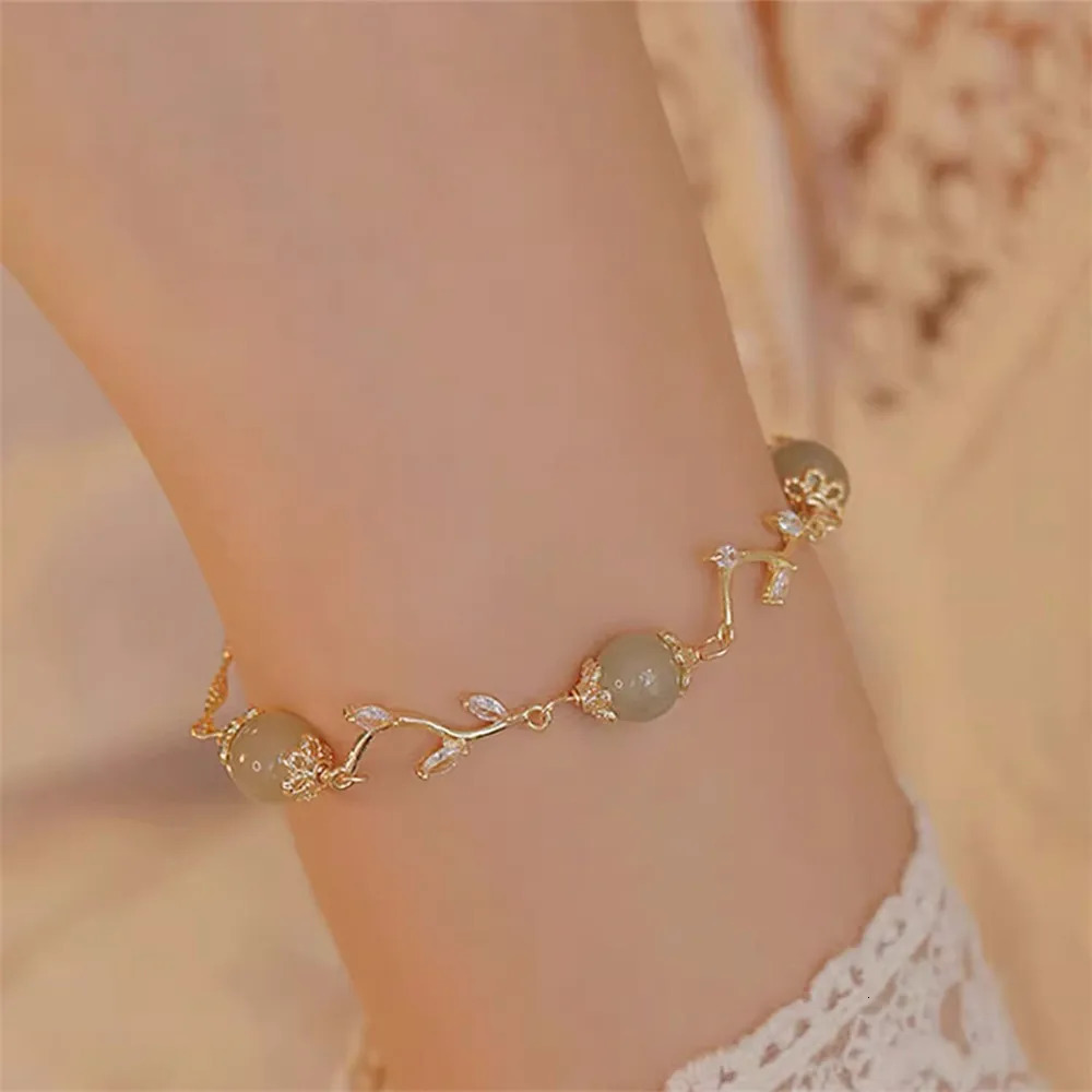 Natural an Jade Adjustable Womens Bracelet Willow Accessories Versatile Womens Exquisite Jewelry Romantic Girlfriend Gift 250102