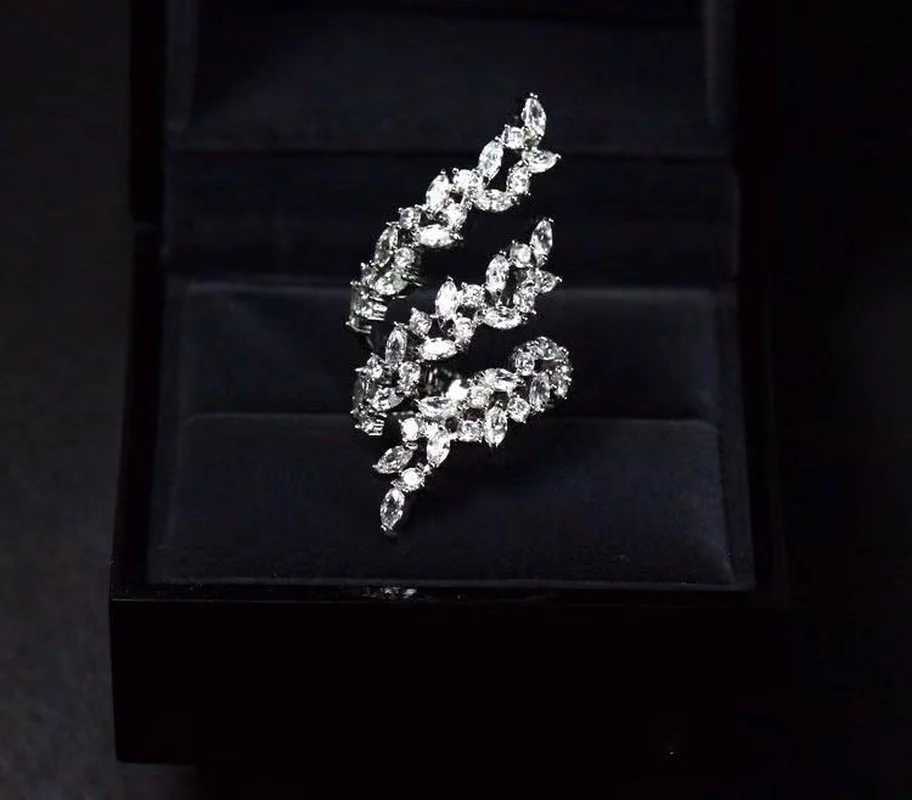 Handmade Leaves Lab Diamond Finger Ring 925 sterling silver Party Wedding band Rings for Women Bridal Nightclub JewelryXJ250104