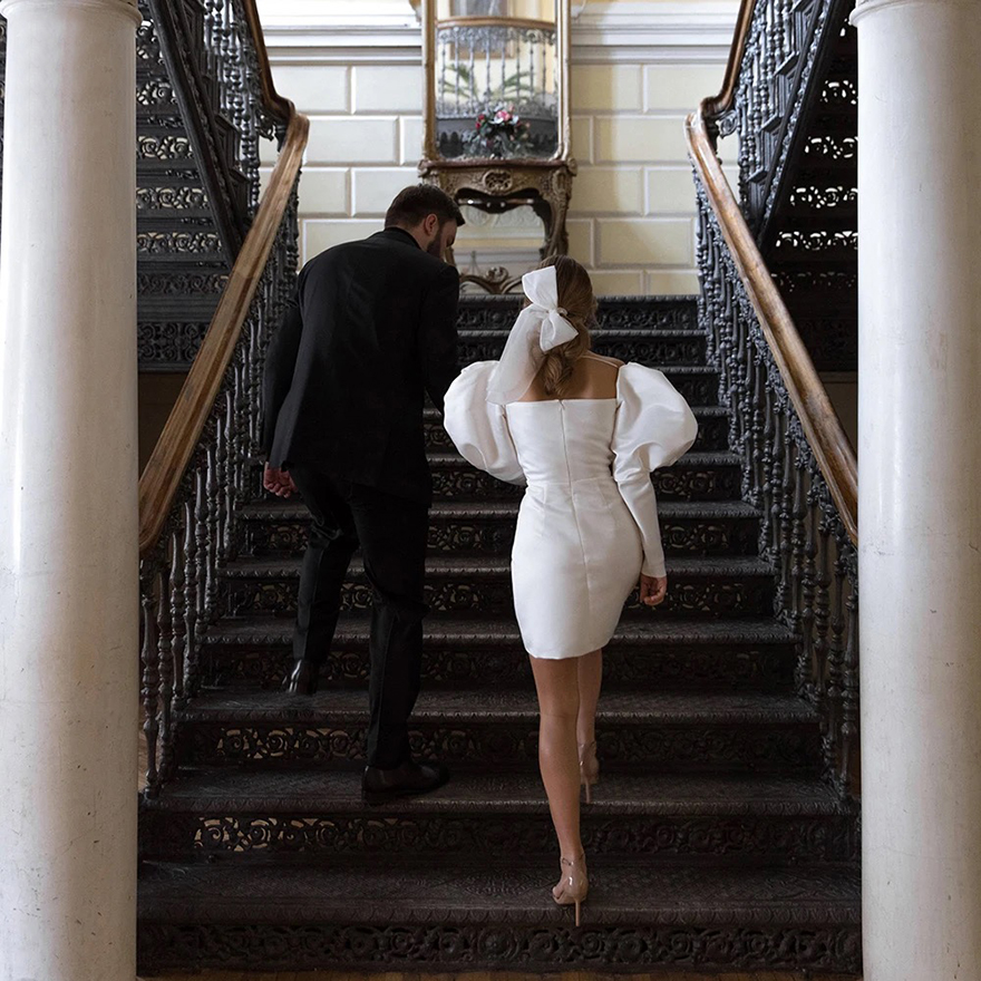 DREAM Customized Long Bubble Sleeves Satin Micro Wedding Dress Simple Square Neck Above Knee Mini Length Retro Bridal Gowns 2025