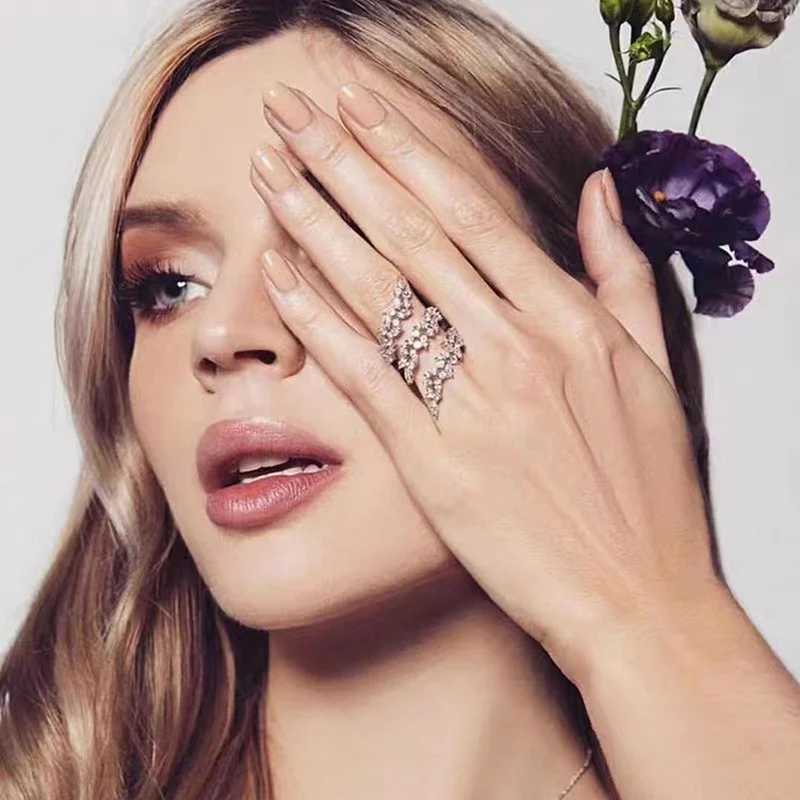 Handmade Leaves Lab Diamond Finger Ring 925 sterling silver Party Wedding band Rings for Women Bridal Nightclub JewelryXJ250104