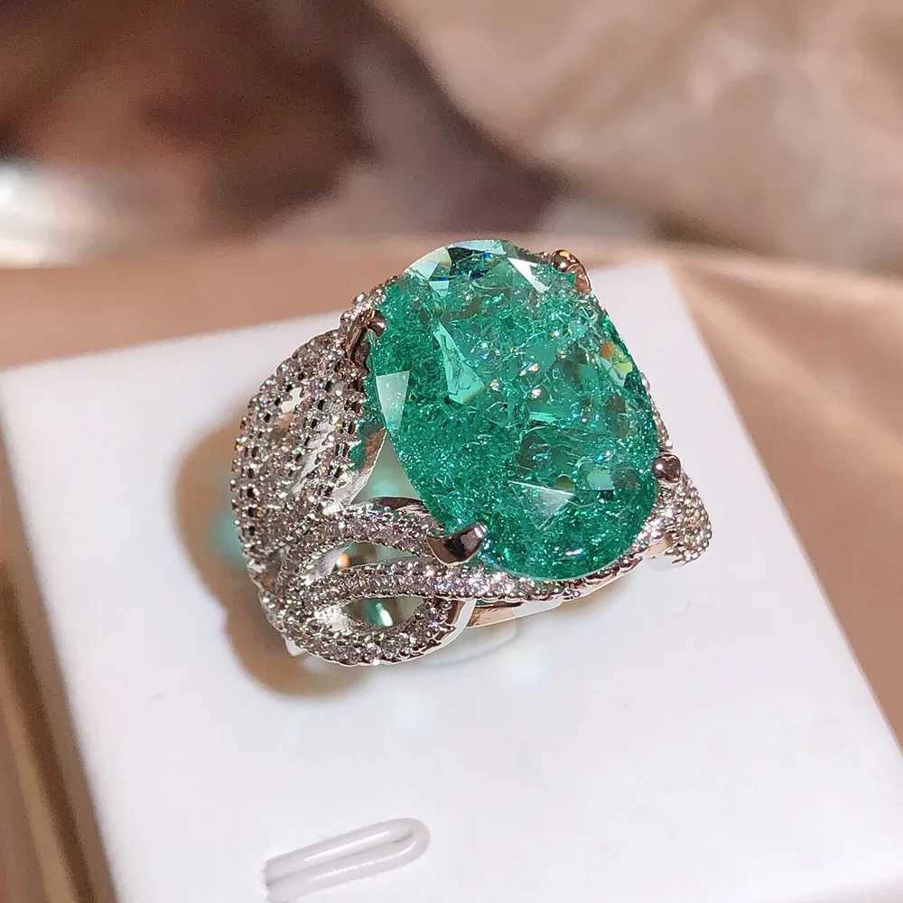 925 Silver Plated Fashionable Blue Green Moissanite Ring Fire Sparkling Luxury Ring Female Party Birtay Jewelry GiftXJ250104