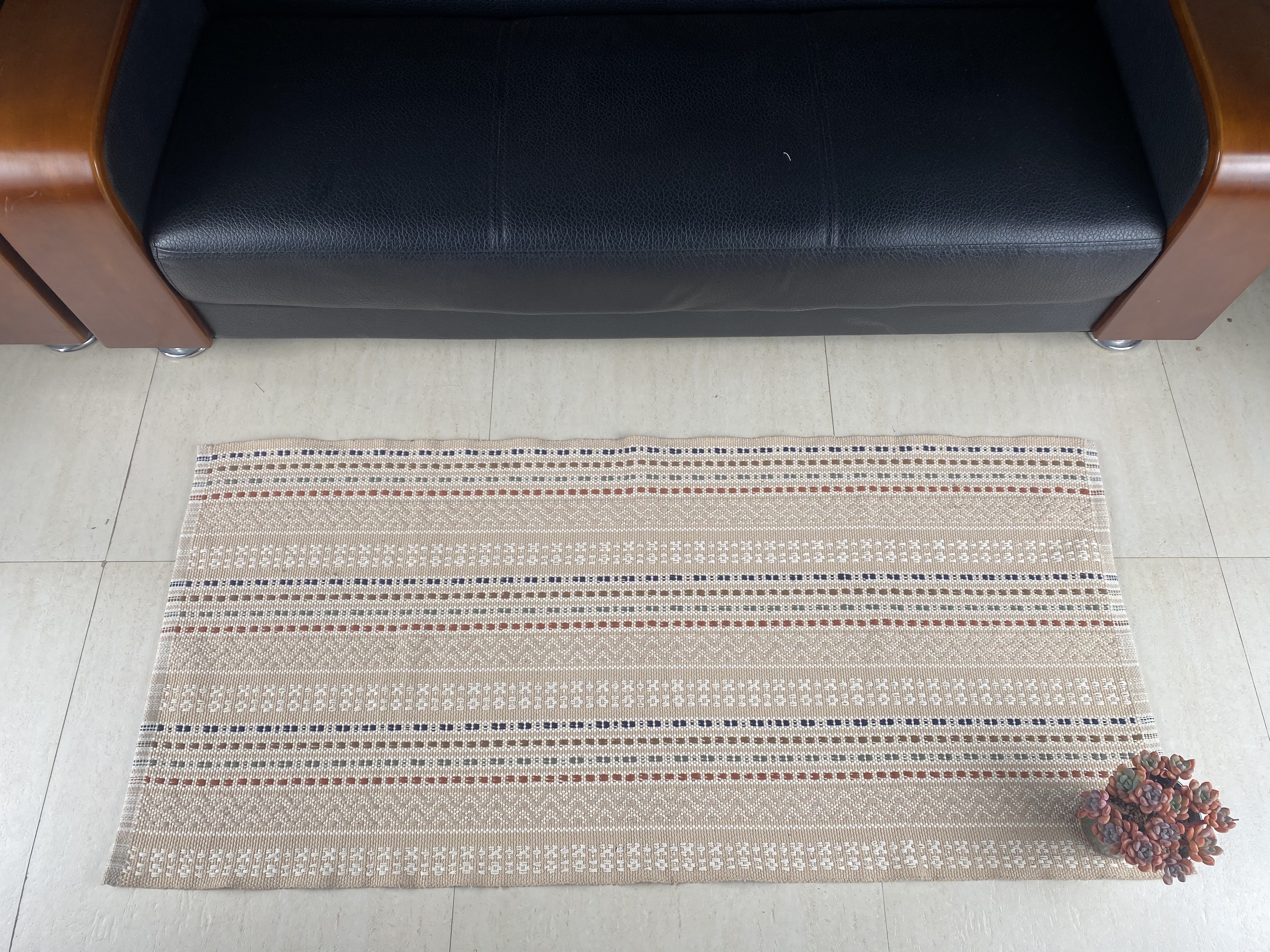 Elegant Cotton Carpet - Premium Quality Handwoven Floor Decor for Home Interiors