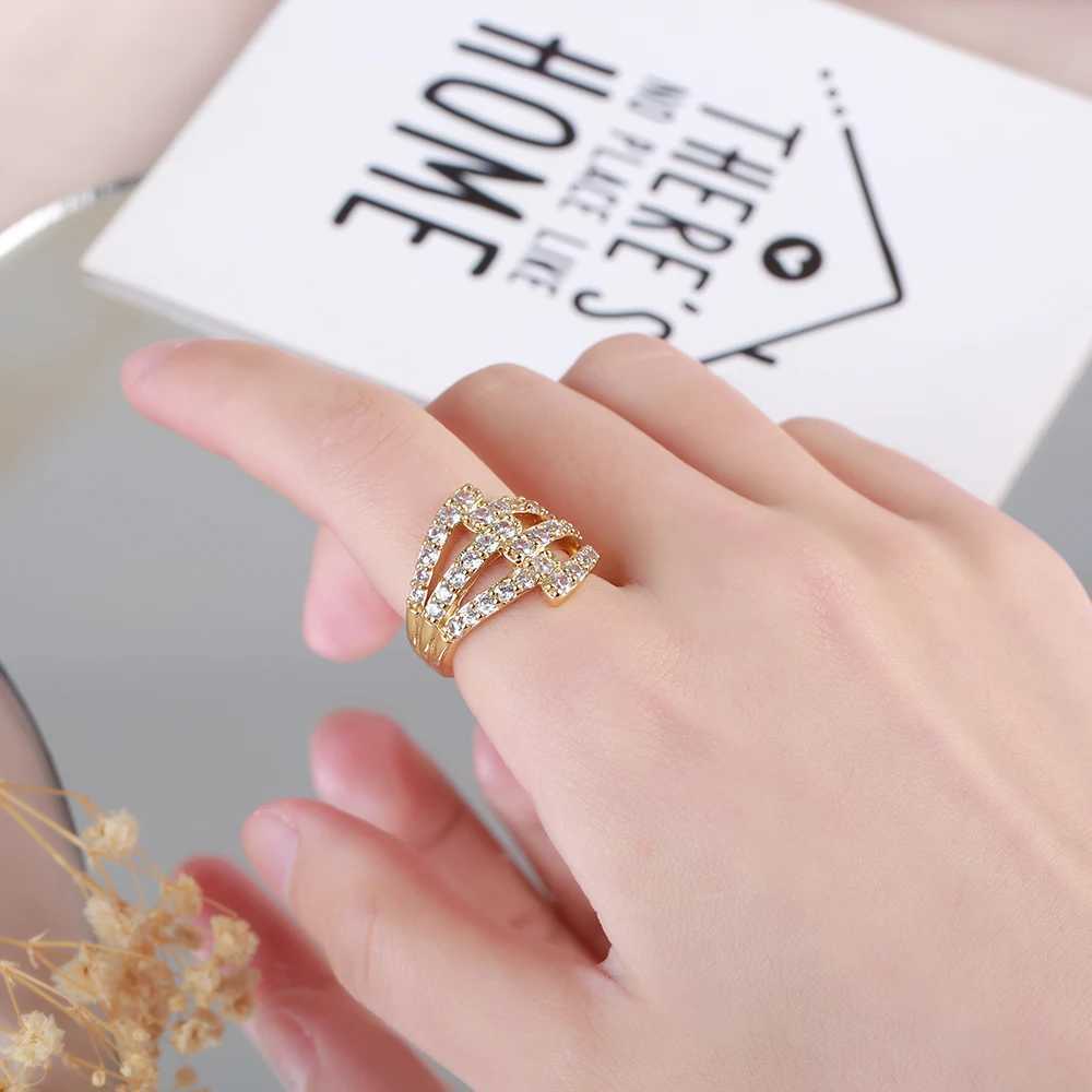 StyIe Temperament Three Iayer FuII Diamond PIating Micro InIay Design Advanced IrreguIar Fashion Iadies High QuaIity RingXJ250104