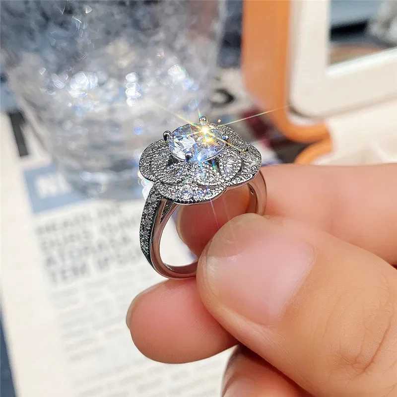 Luxury Jewelry 925 Sterling Silver Large Round Cut White Topaz CZ Diamond Couple Rings Women Wedding Bridal Ring SetXJ250104