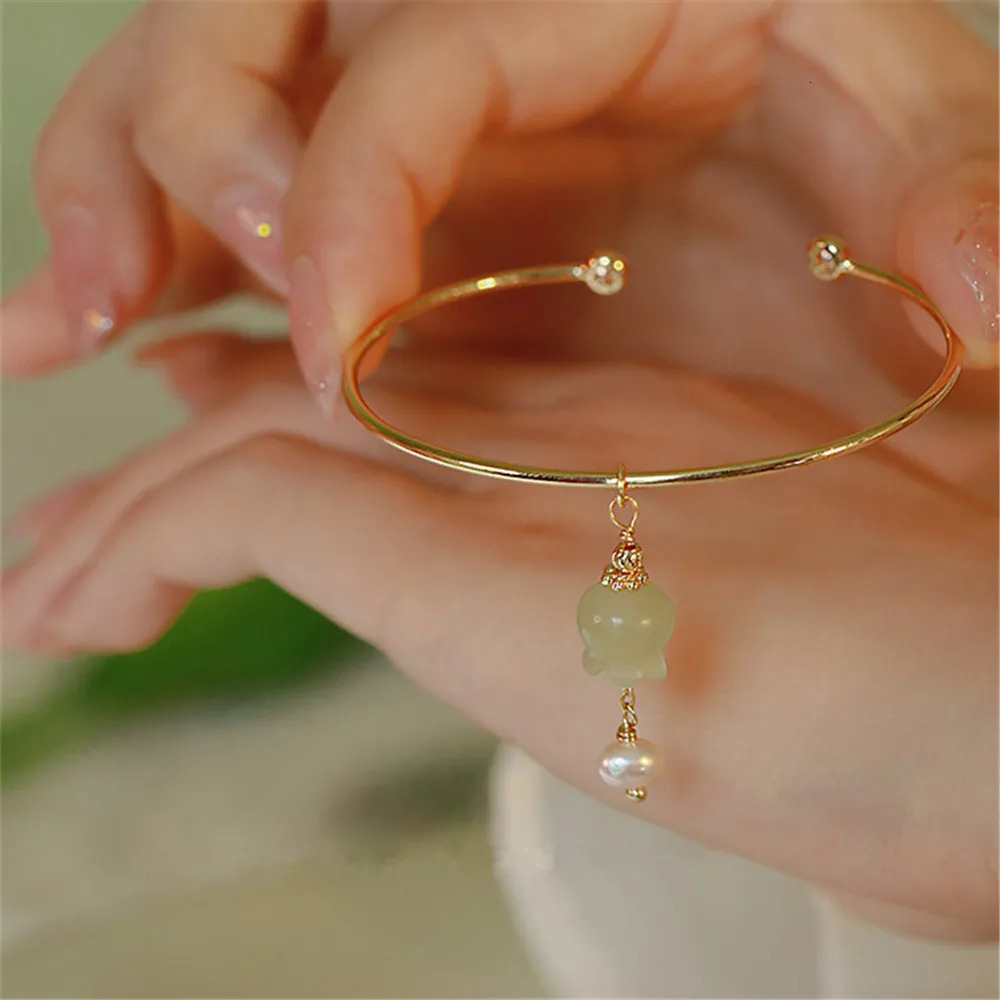 Natural an Jade Womens Bracelet Girl Bell Flower Charm Bracelet China Romantic Exquisite Womens Jewelry Gift Direct Shipment 250102