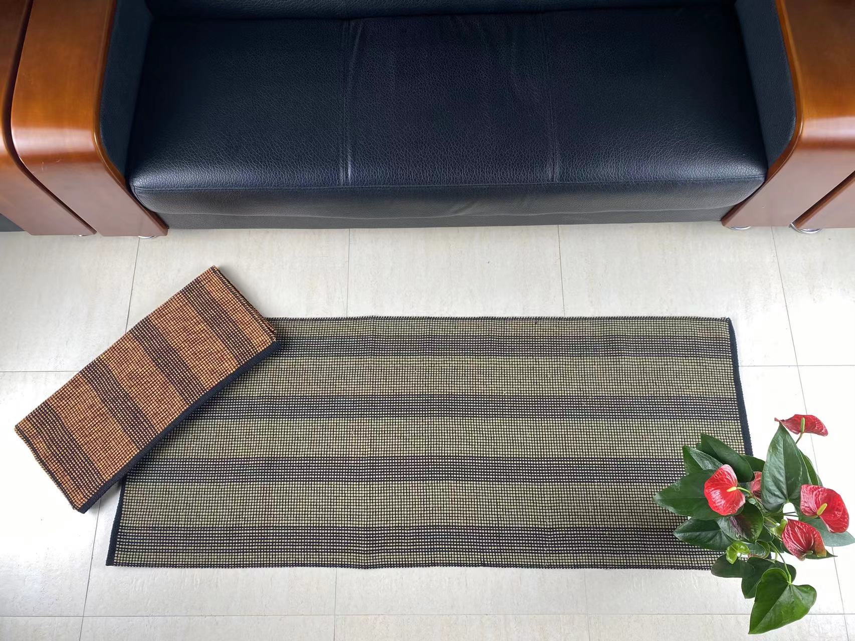 Sophisticated Artisanal Cotton Area Rug with Resilient Build and Anti-Wet Treatment