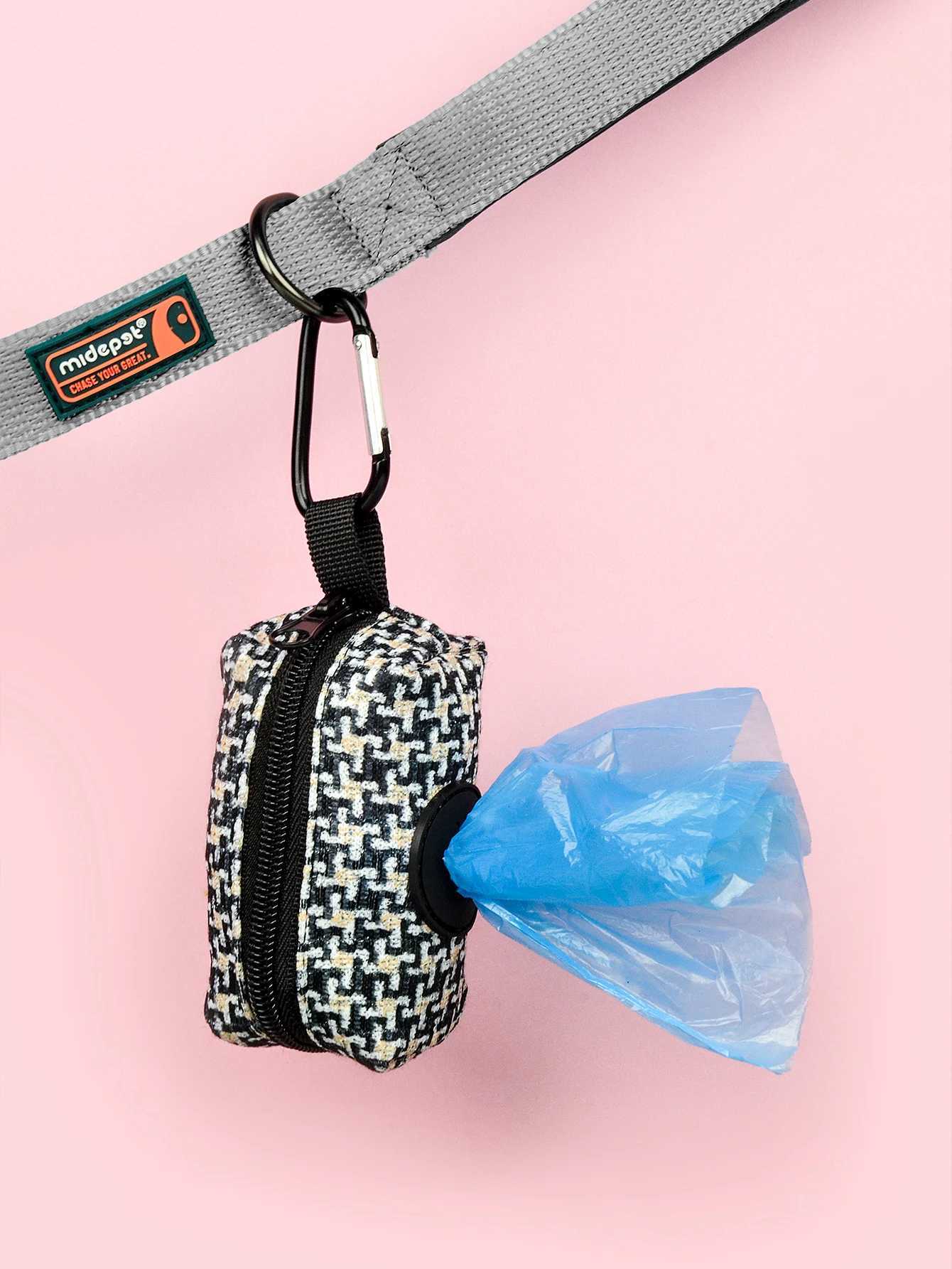 1pcs Furry Cute Design Dog Poop Bag Holder for Leash AttachmentNo Poop Bag And LeashXJ250104