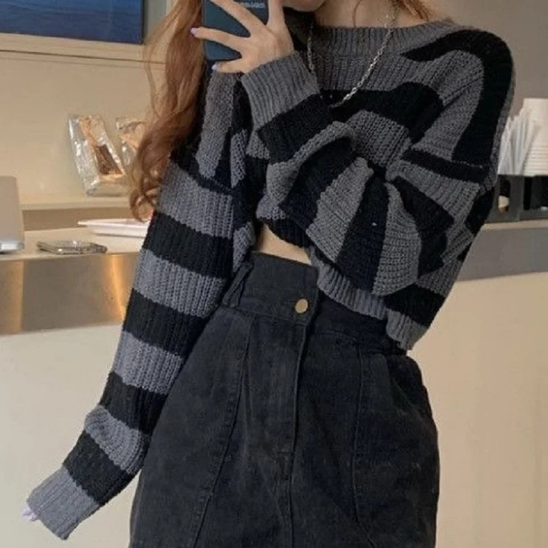 Korean striped cut sweater for women retro large knitted jumper for women autumn long sleeved O-neck pullover top 250103