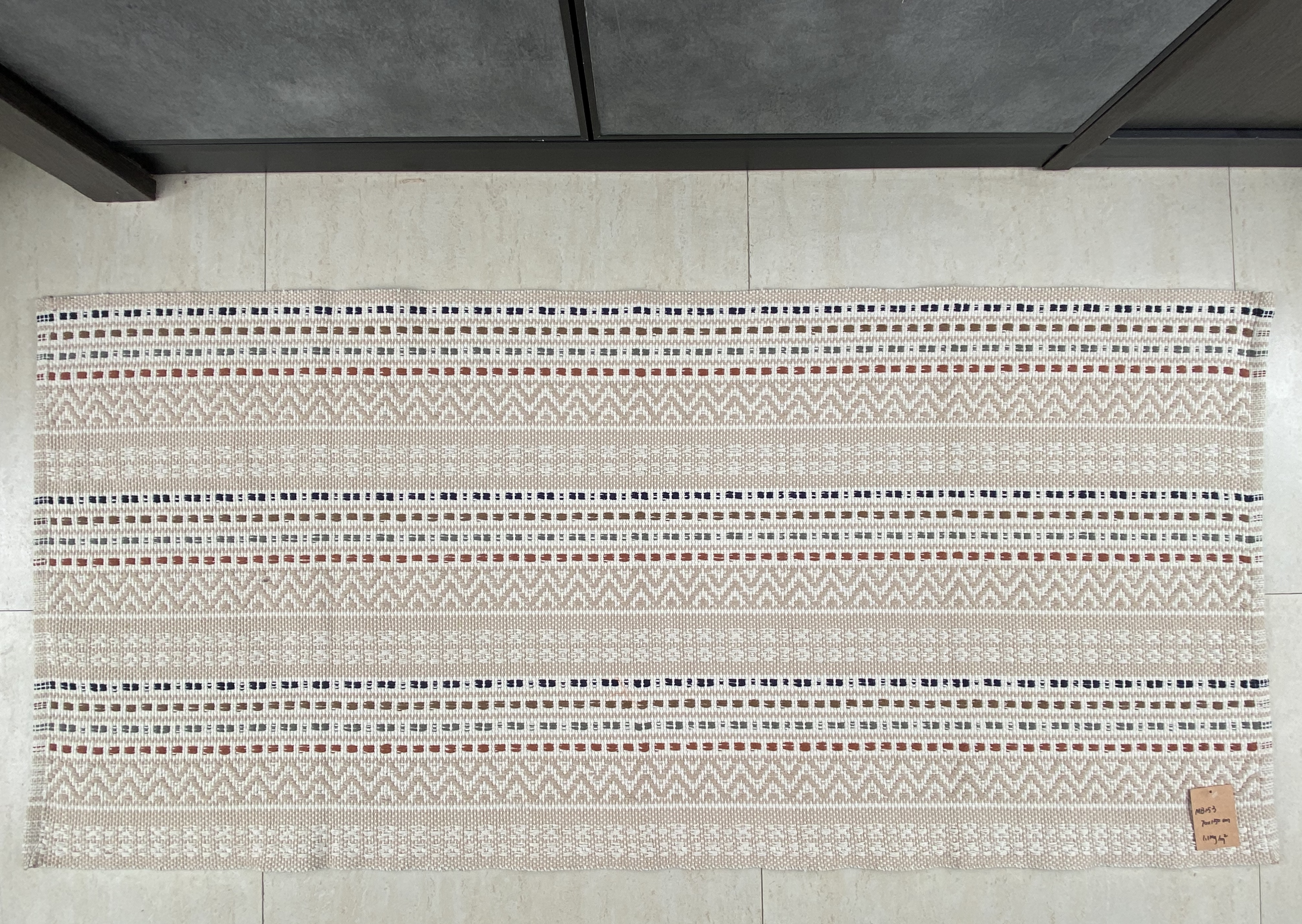 Versatile Chic Cotton Rugs Artisanal Craftsmanship with Longevity for Contemporary Rooms