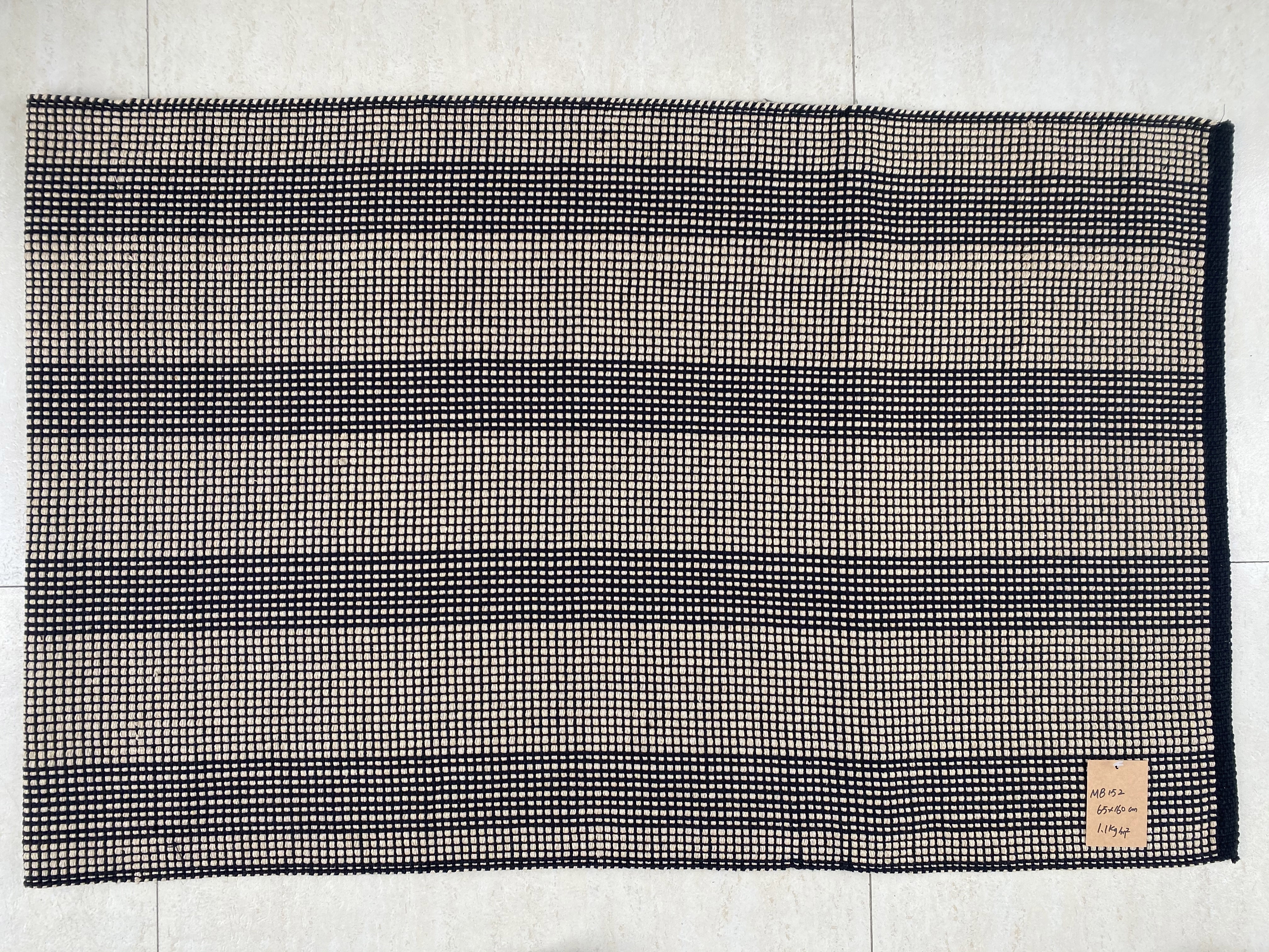 Elegant Handmade Cotton Floor Mat - Solid Design & Superior Moisture-Wicking Properties