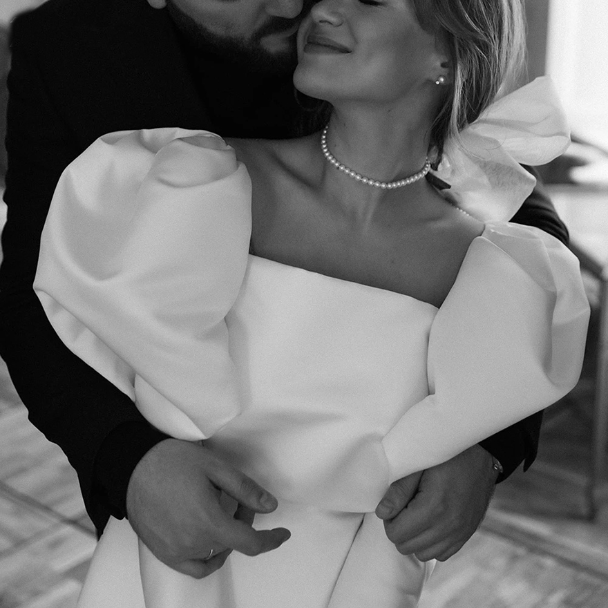 DREAM Customized Long Bubble Sleeves Satin Micro Wedding Dress Simple Square Neck Above Knee Mini Length Retro Bridal Gowns 2025