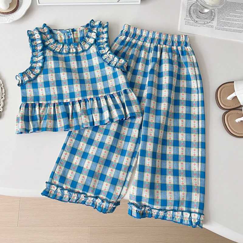 Childrens clothing set with blue checkered printed sleeveless top wide leg pants and shorts 3-piece set for girls childrens clothingXJ250410