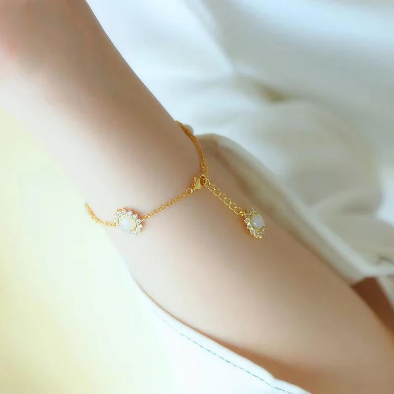 Inspired of silver natural Hetian chalcedony daisy sunflower bracelet suitable for womens elegant fresh and exquisite bracelet jewelry 250102