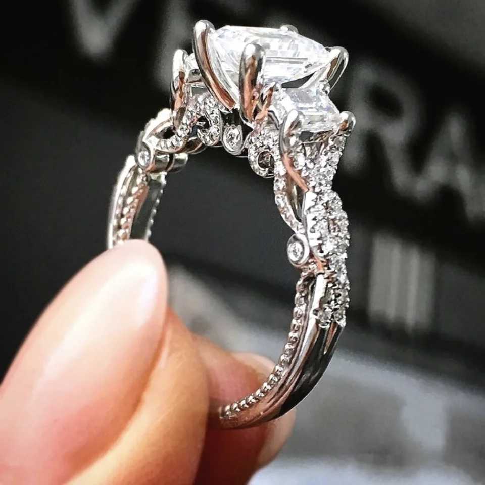 Vintage Three stone Lab Diamond Ring 925 sterling silver Bijou Engagement Wedding band Rings for Women Men Charm Party JewelryXJ250104