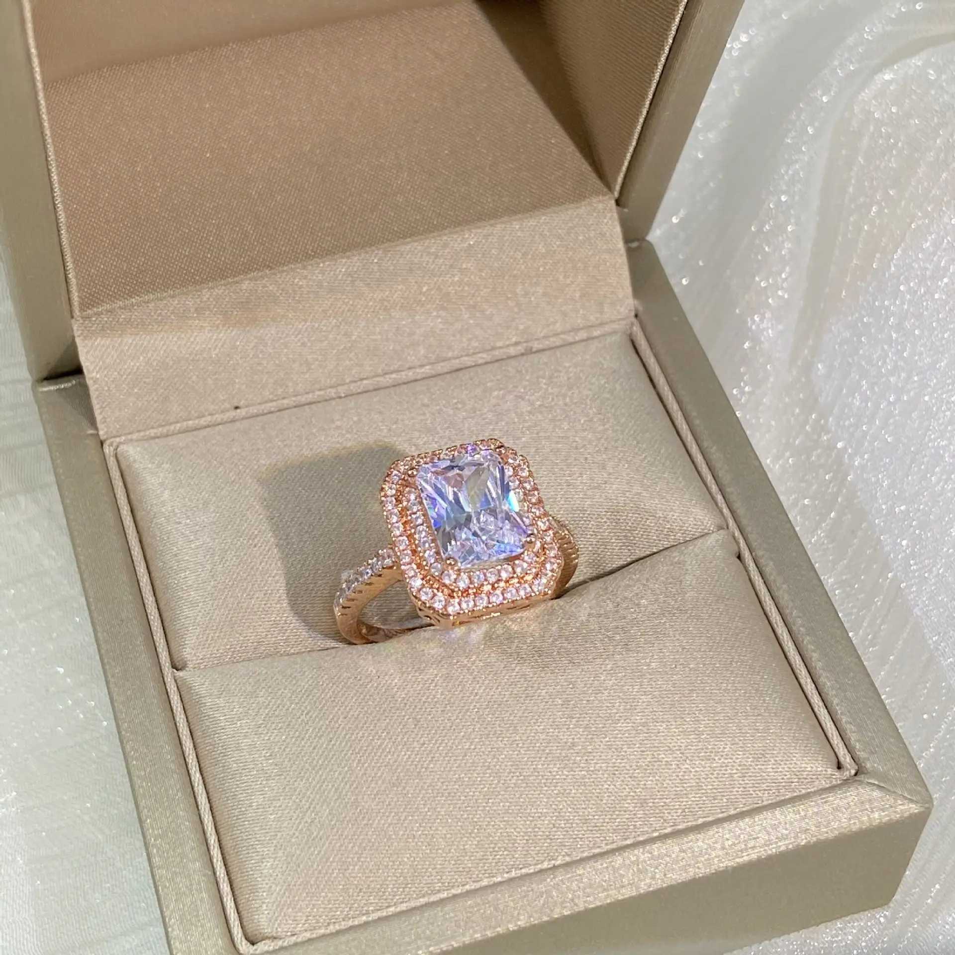 NEW Delicate Princ Baguette Full Diamond Couple Ring in Rose Gold For Women Geometric Crystal Valentines Day JewelryXJ250104