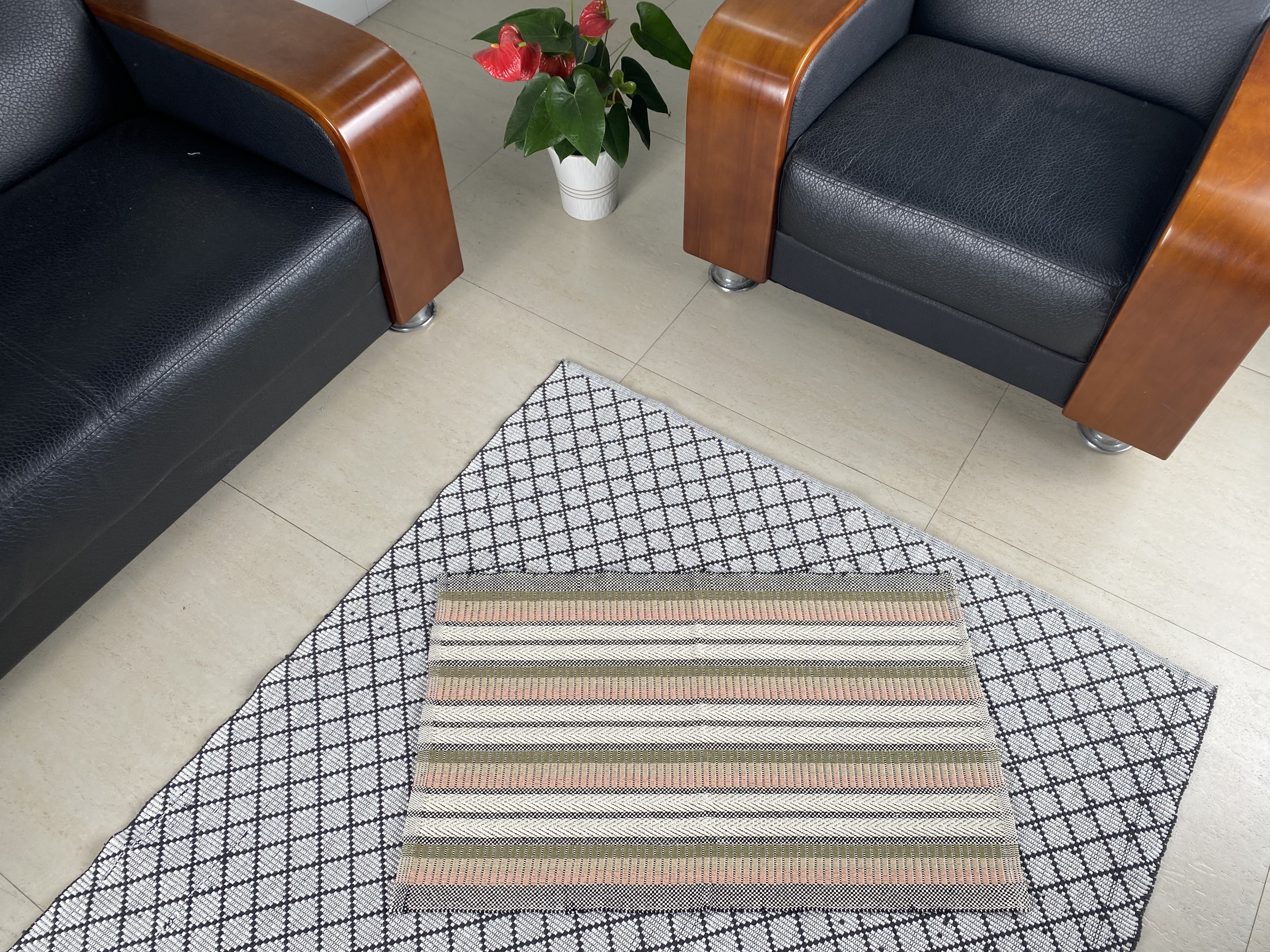 Sophisticated Handwoven Cotton Carpets - Tailored Style for Every Room