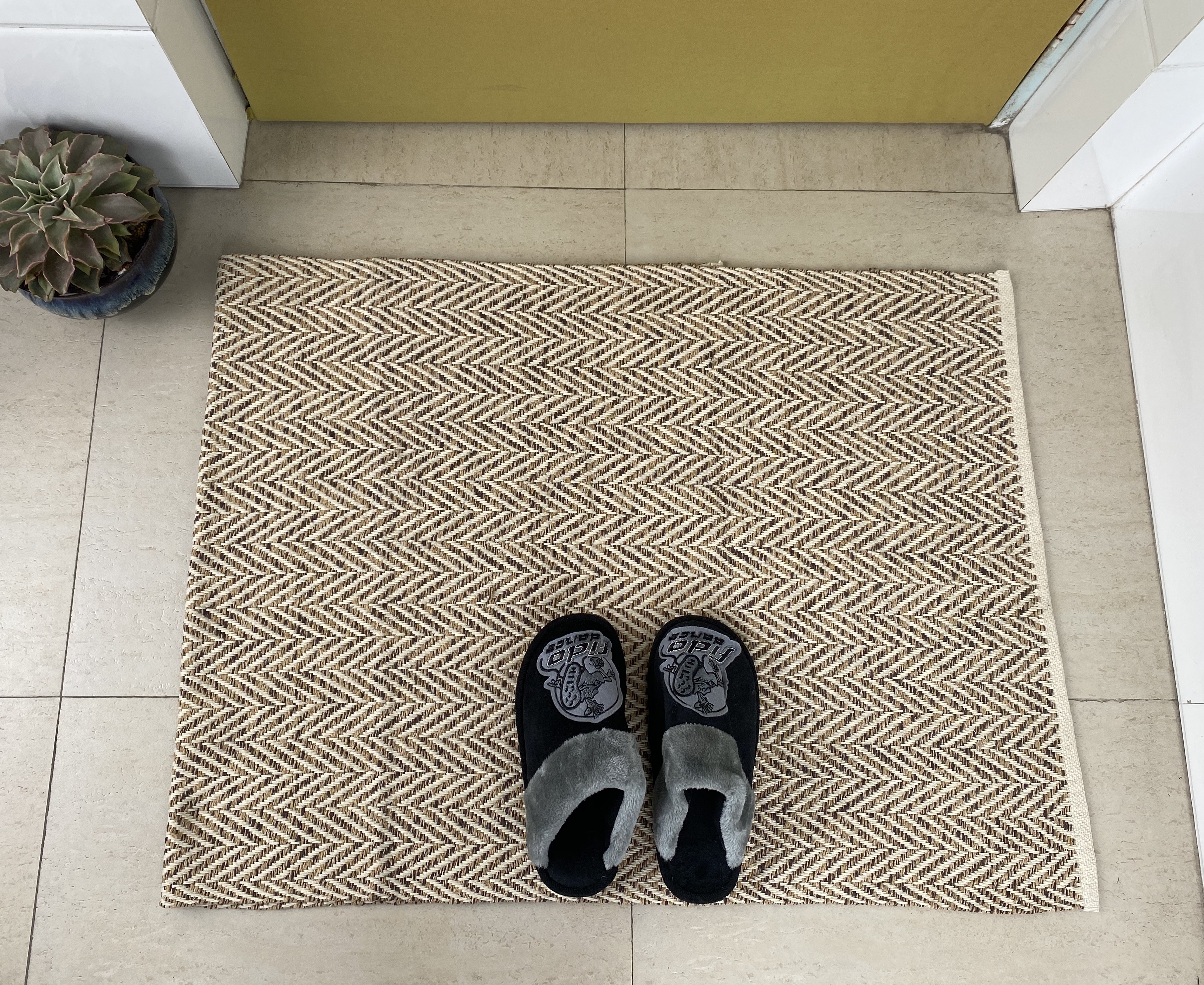 Elegant Handmade Cotton Floor Mat Strong Structure and Superior Moisture Absorption for Contemporary Interiors