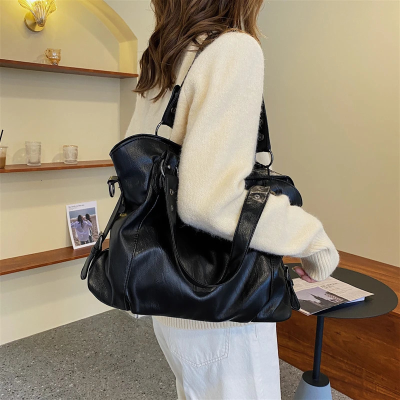 LEFTSIDE large Black Shoulder Bags for Women Large Capacity Shopping Bag Solid Color Zipper Leather Bag Lady Travel Tote Handbag 250102