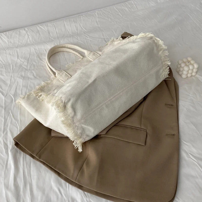 Canvas Tote Bag Large Capacity Handbags For Women Fashion Purse Tassel Simple Shopping Shoulder Bags 250102