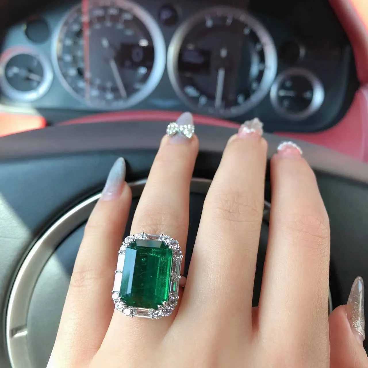 Valuable Lab Emerald Diamond Finger Ring 925 Sterling Silver Party Wedding Band Rings for Women Promise Engagement Jewelry GiftXJ250104