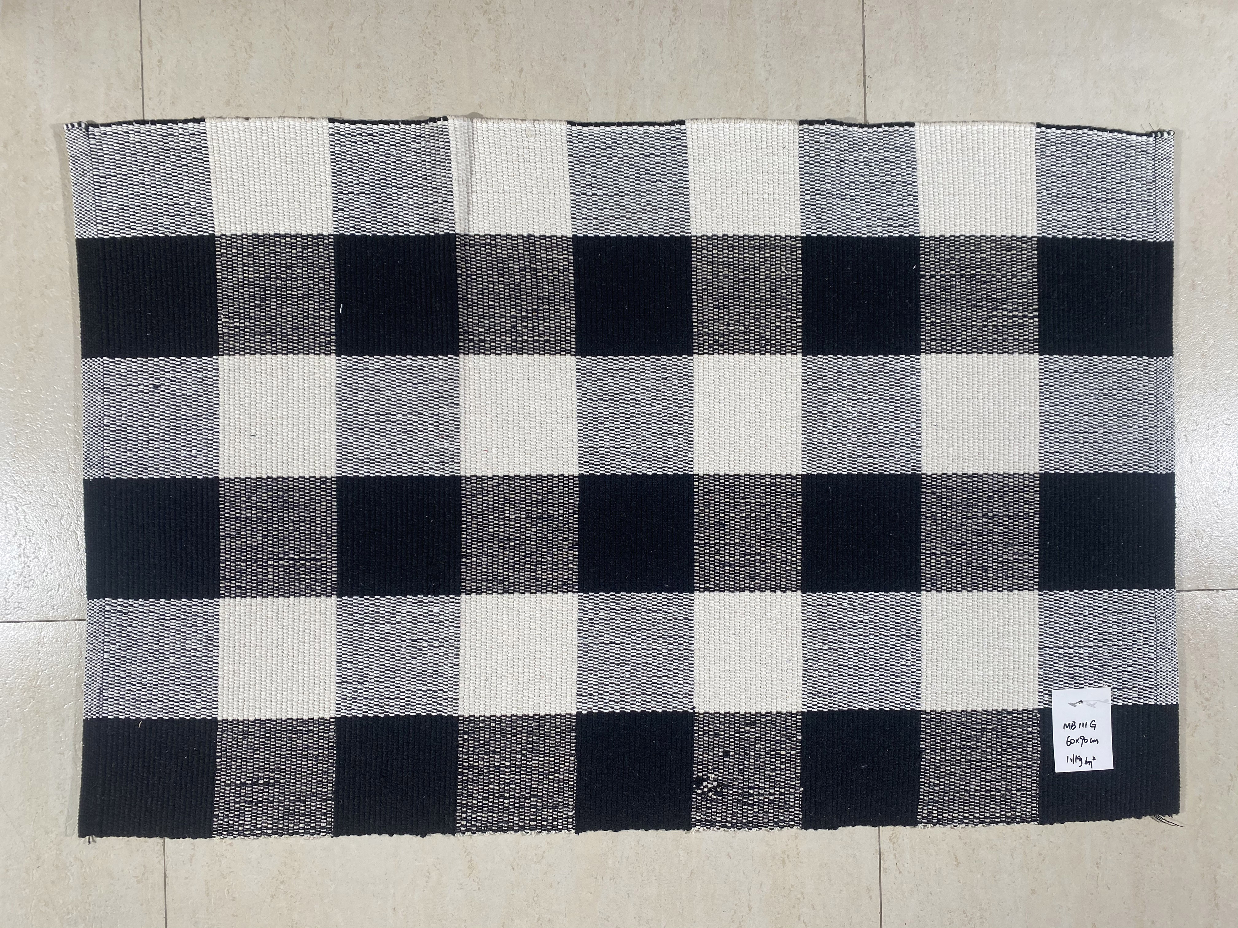 Contemporary Fashionable Cotton Area Rug Tailored Handcrafted Design with Superior Absorption
