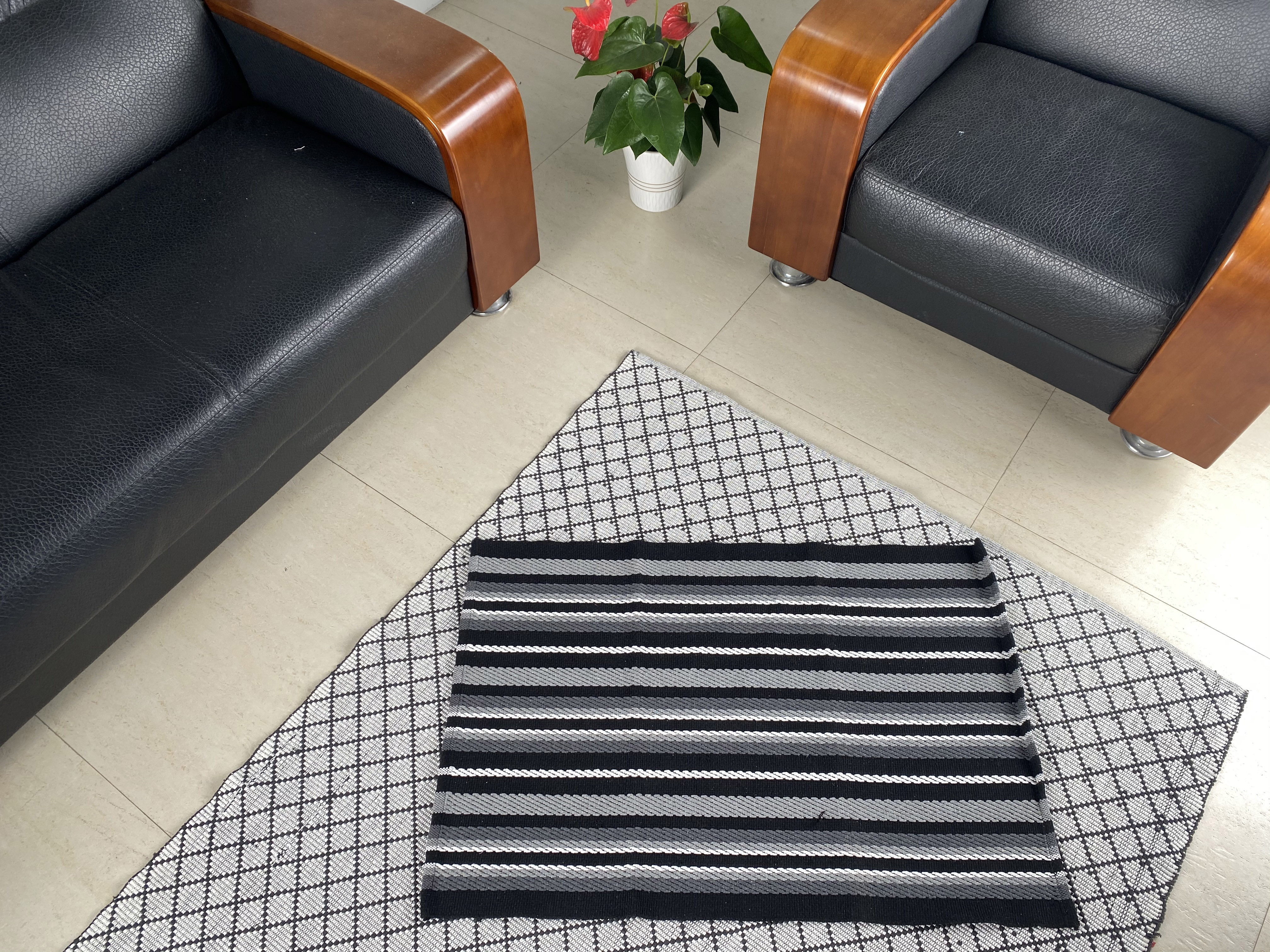 Elegant Durable Cotton Rugs with Multiple Colors for Living Rooms