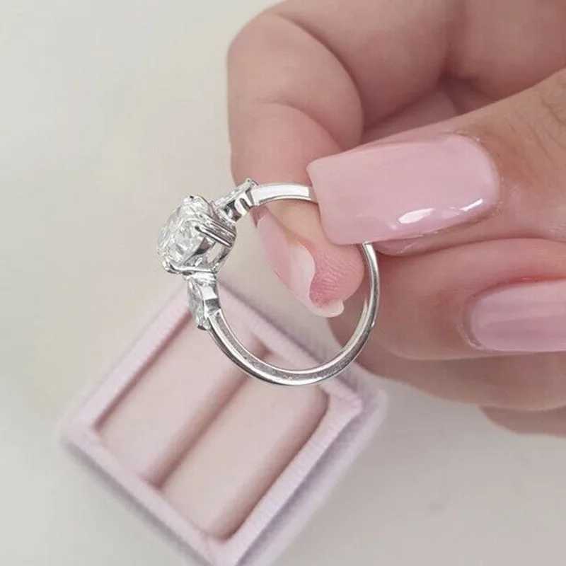 925 Sterling Silver Oval Cubic Zirconia Crystal Rings for Women Stylish Female Accories Party Finger Ring Luxury JewelryXJ250514