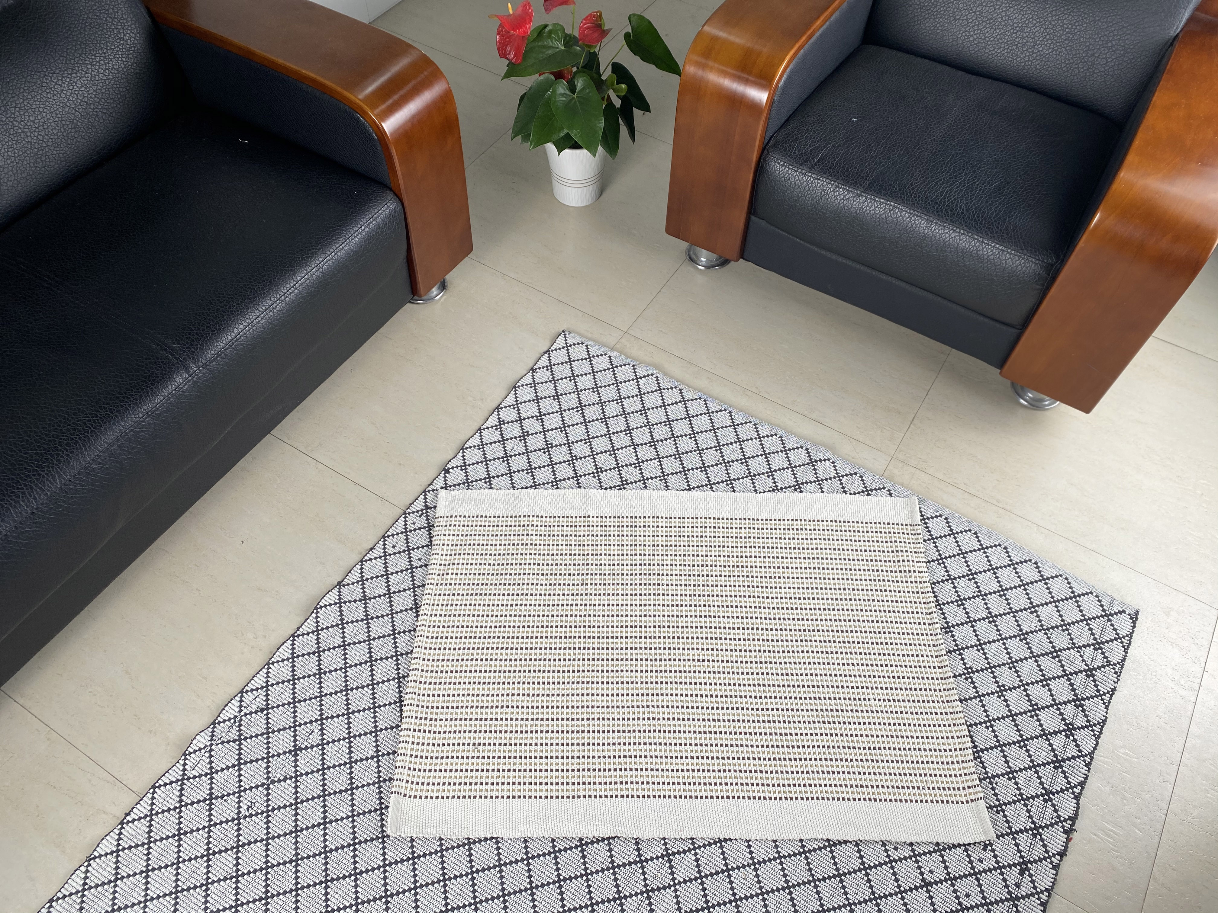 Durable Handcrafted Multicolored Cotton Rug - Elegant Living Room Accent