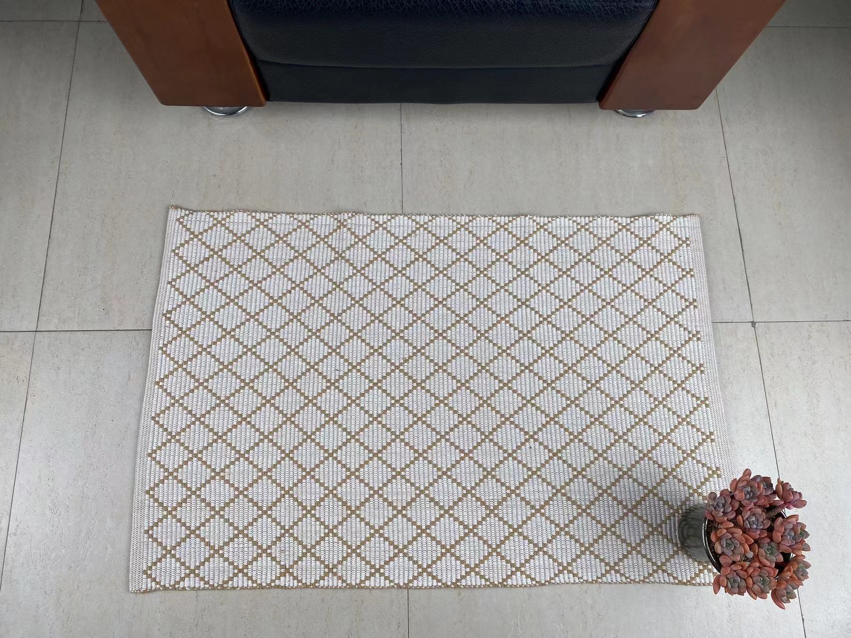 Handcrafted Cotton Rug - Durable & Highly Absorbent Floor Covering for Modern Interiors
