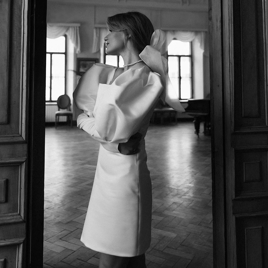 DREAM Customized Long Bubble Sleeves Satin Micro Wedding Dress Simple Square Neck Above Knee Mini Length Retro Bridal Gowns 2025
