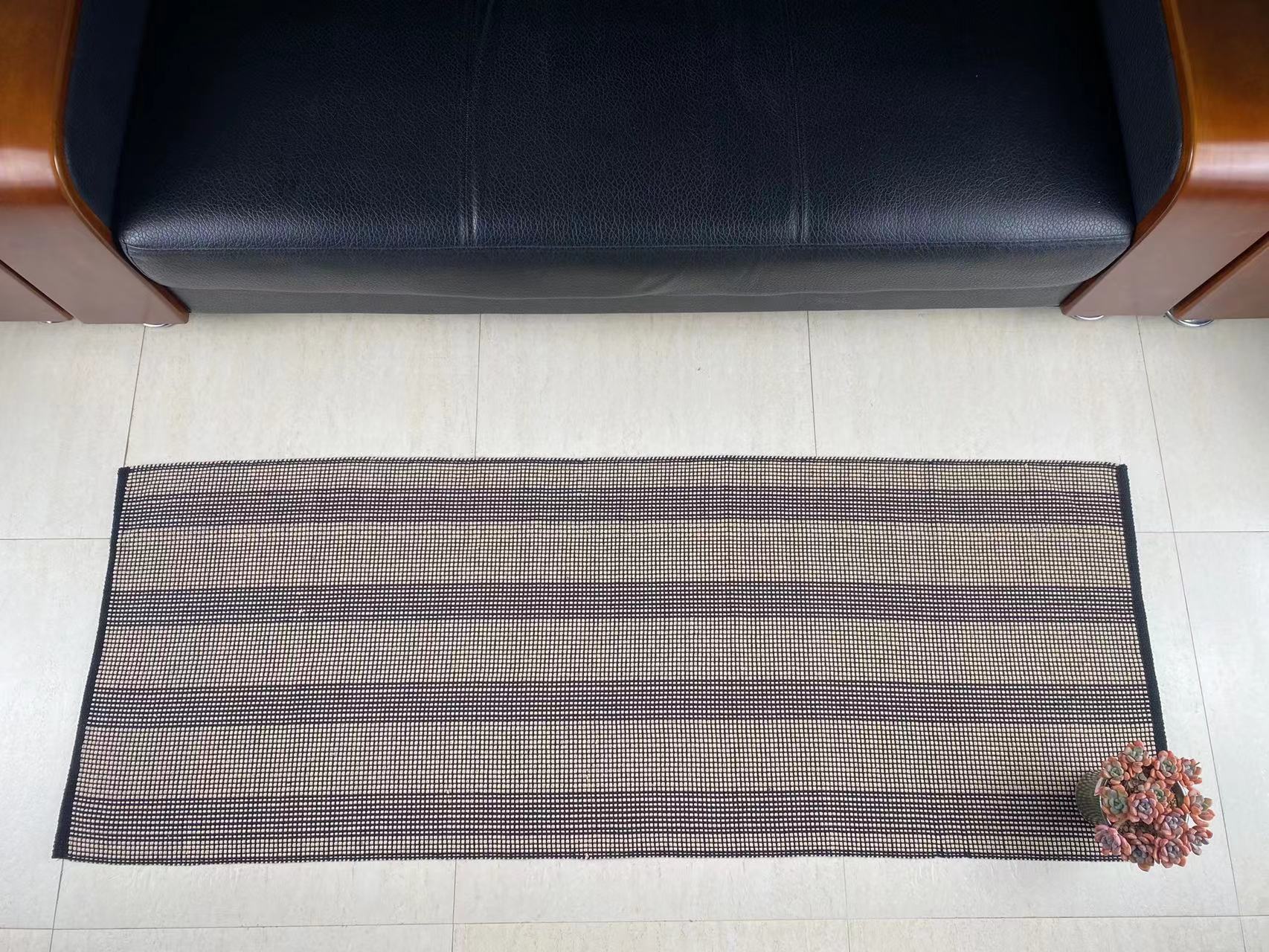 Elegant Handmade Cotton Floor Mat - Solid Design & Superior Moisture-Wicking Properties