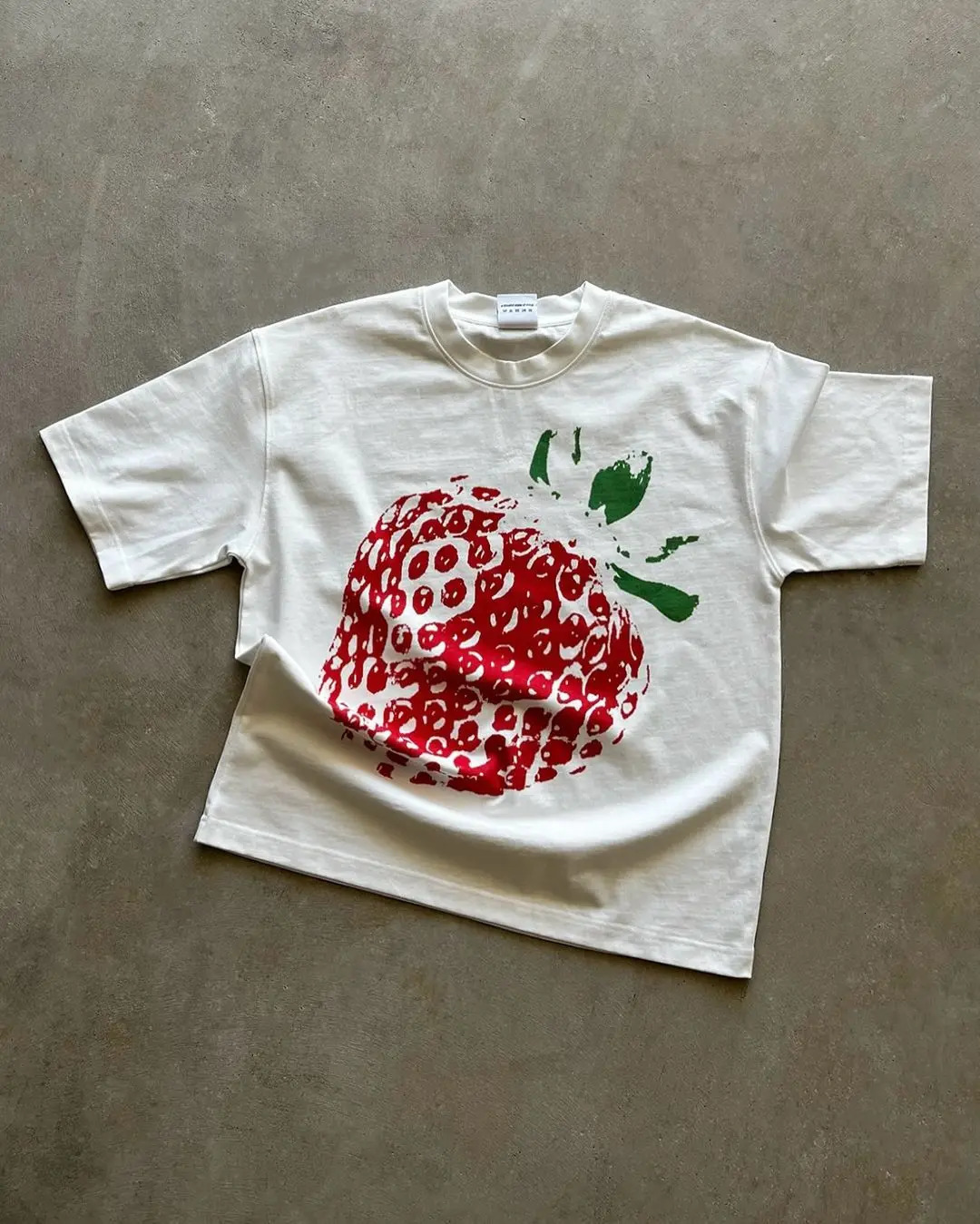 2024 Casual Gothic Short sleeved Top for Men and Women Harajuku Hip Hop Strawberry Pattern Printed Oversized T-shirt 250103