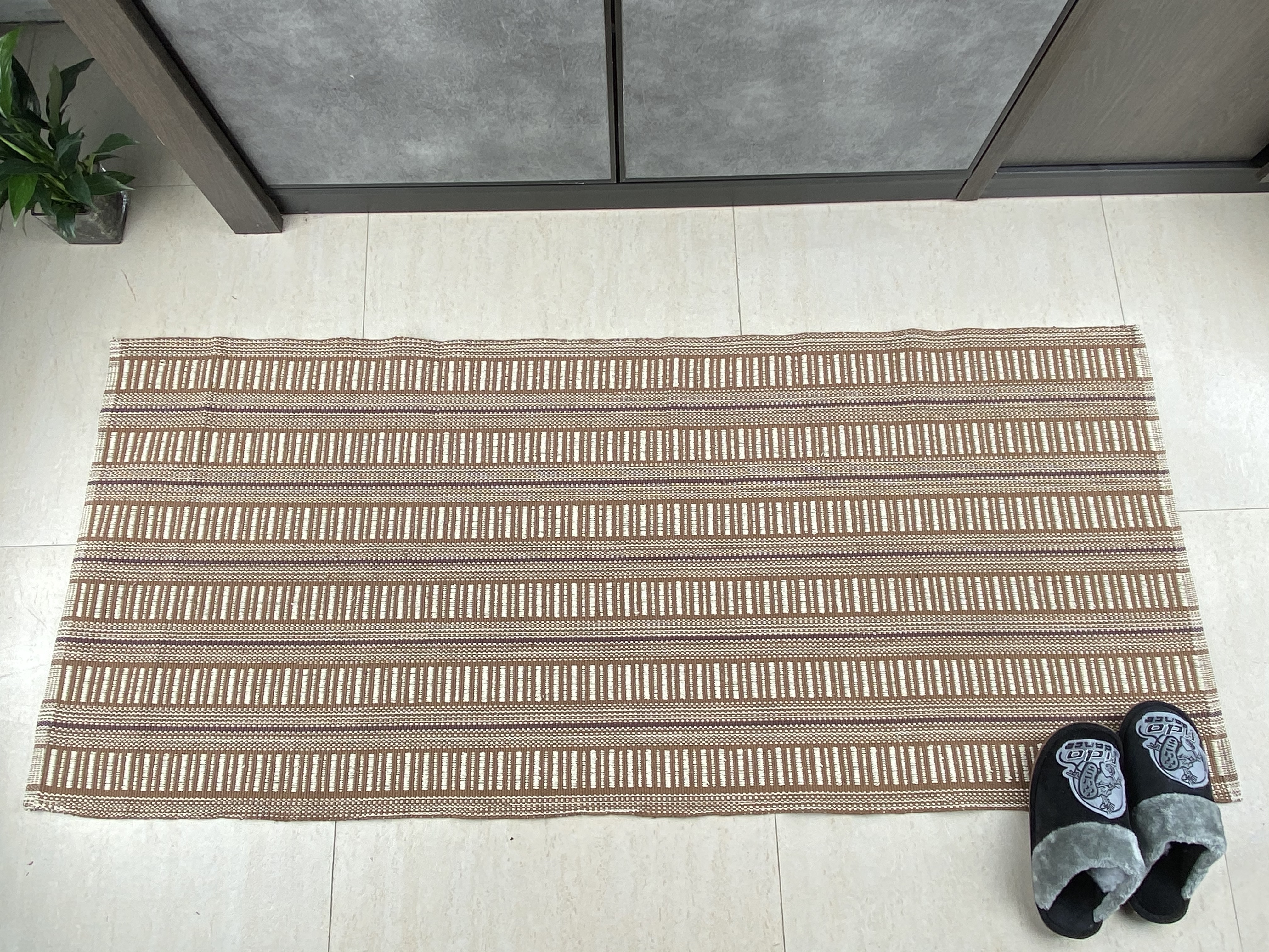 Sophisticated Hand-Made Cotton Rugs - Combining Comfort with Style