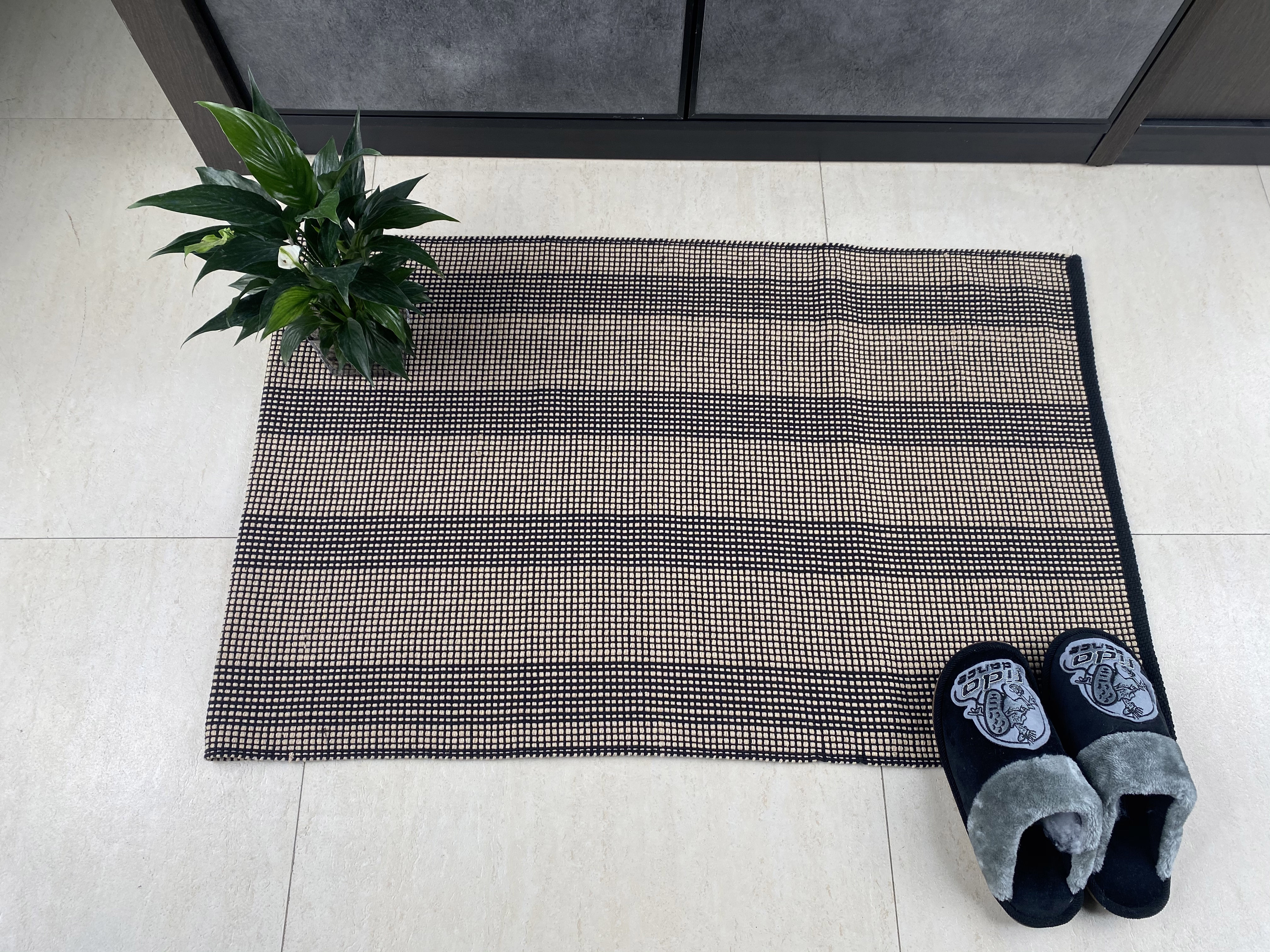 Elegant Handmade Cotton Floor Mat - Solid Design & Superior Moisture-Wicking Properties