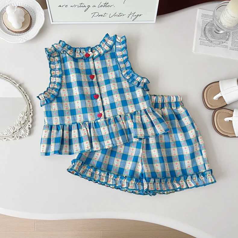 Childrens clothing set with blue checkered printed sleeveless top wide leg pants and shorts 3-piece set for girls childrens clothingXJ250410