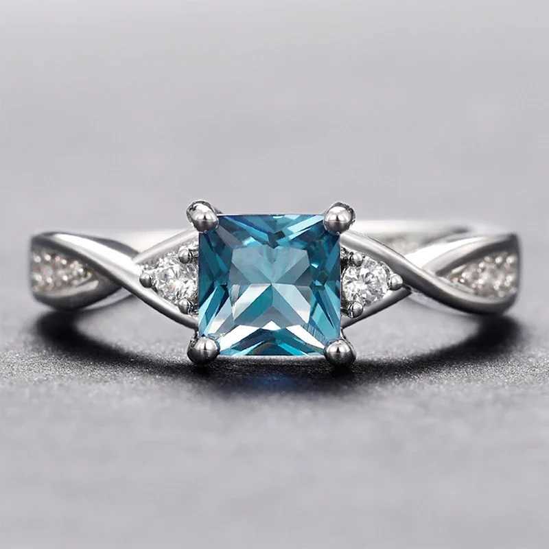 Huitan Sky Blue CZ Women Rings Twist Band Exquisite Female Accories for Wedding Party Temperament Elegant La Rings JewelryXJ250104