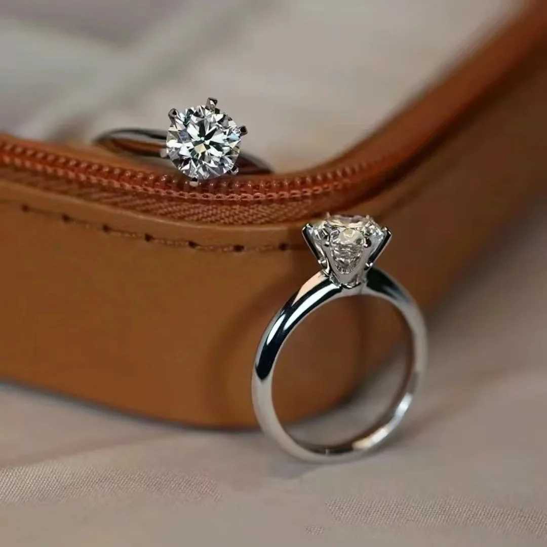 Solitaire ring Real 925 Sterling silver 1ct Moissanite cz Engagement Wedding Band Rings for women Bridal Statement Party JewelryXJ250514