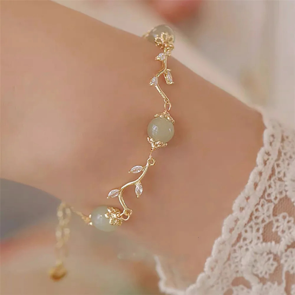 Natural an Jade Adjustable Womens Bracelet Willow Accessories Versatile Womens Exquisite Jewelry Romantic Girlfriend Gift 250102