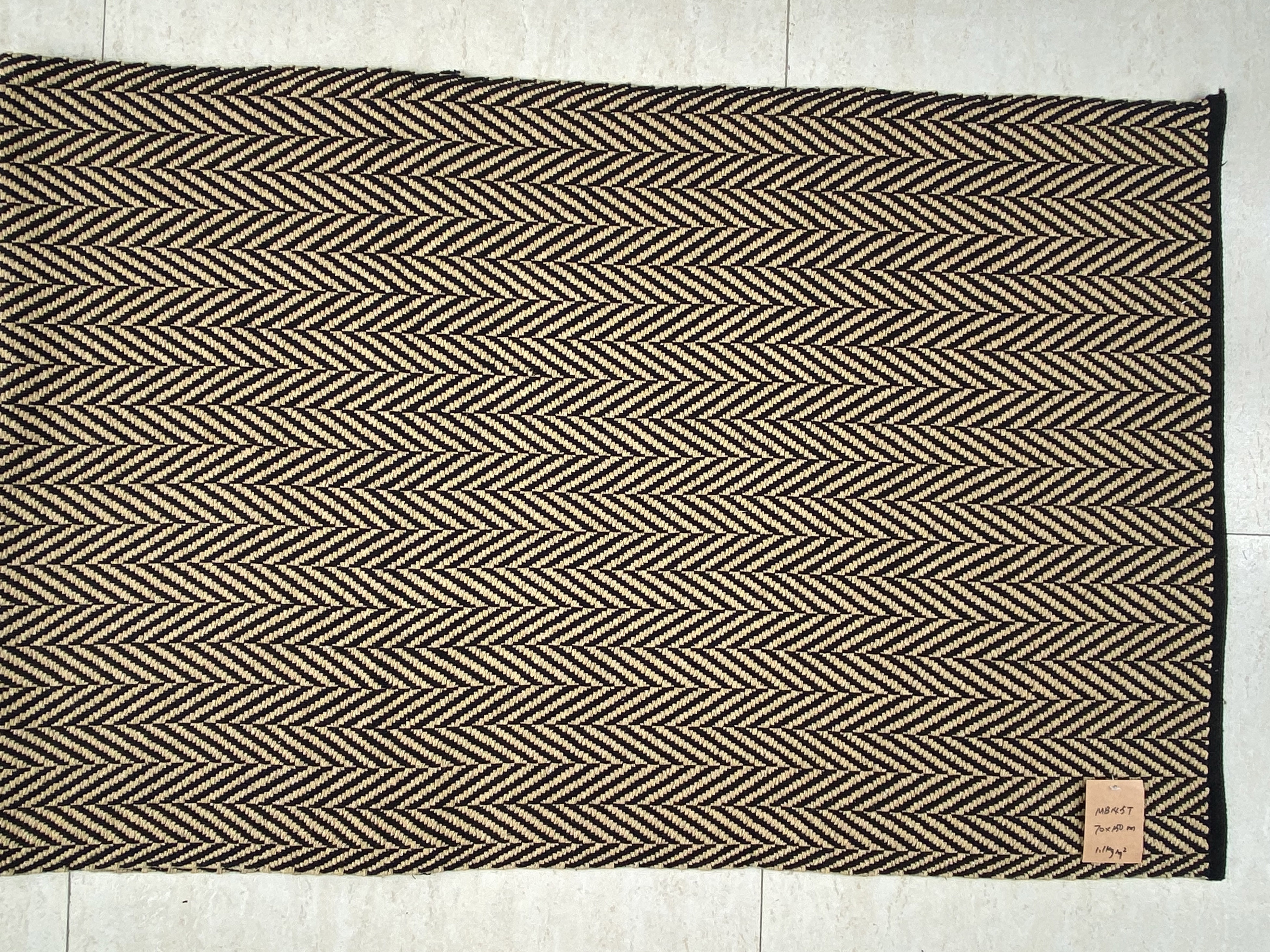 Handcrafted Cotton Area Rug with Durable Structure and Water-Resistant Finish for Sophisticated Spaces