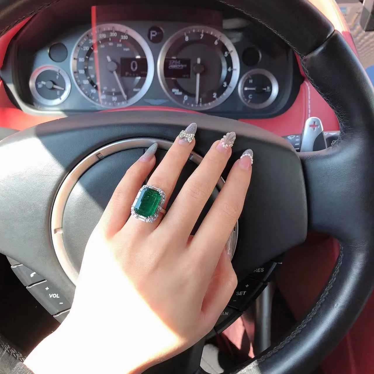 Valuable Lab Emerald Diamond Finger Ring 925 Sterling Silver Party Wedding Band Rings for Women Promise Engagement Jewelry GiftXJ250104