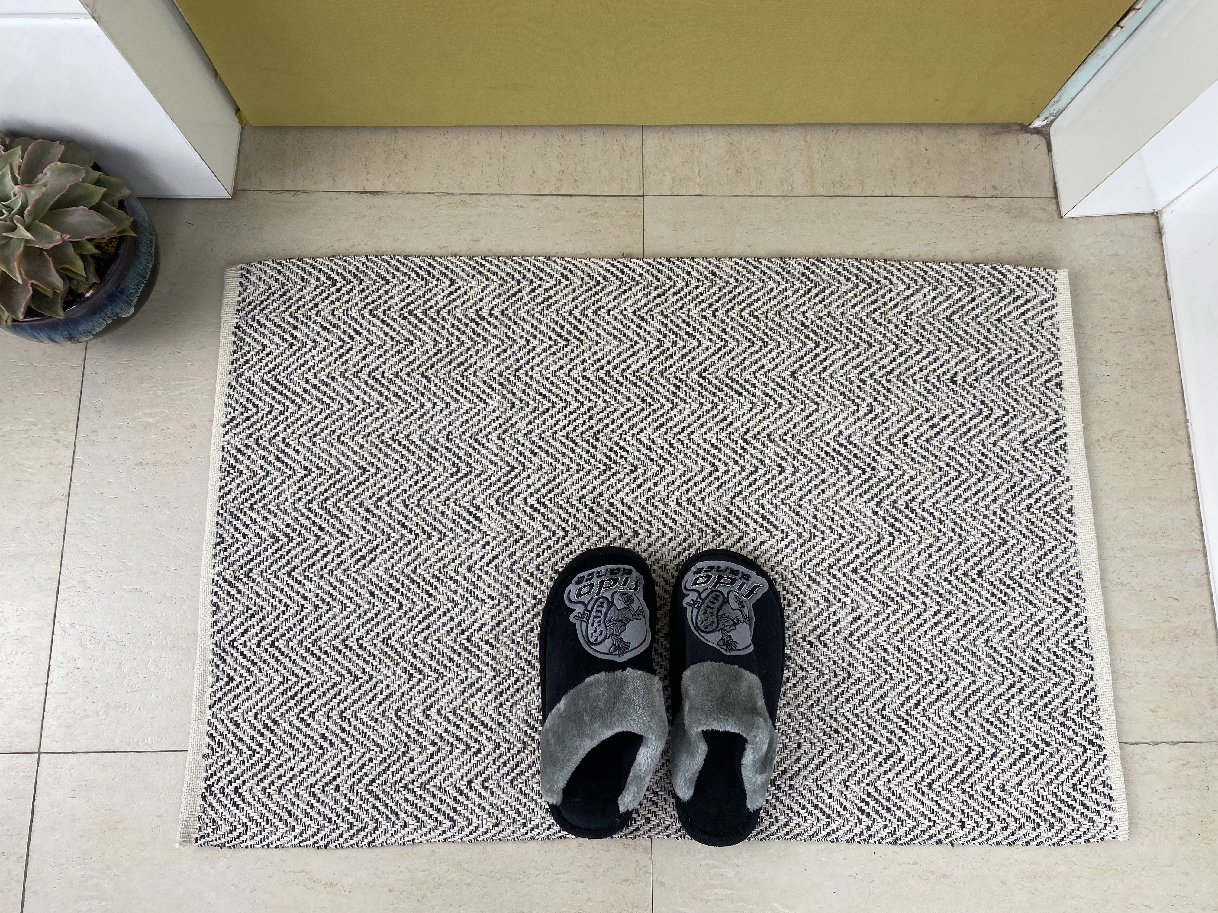Elegant Customizeable Knit Cotton Carpets - Premium Comfort with Stylish Home Accents