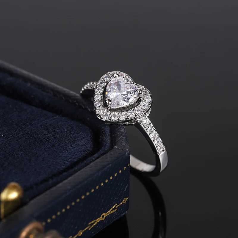925 Silver Plated Ring for Women Classic Zircon Ring Fashion Silver Jewelry Anniversary Gift Engagement RingXJ250514