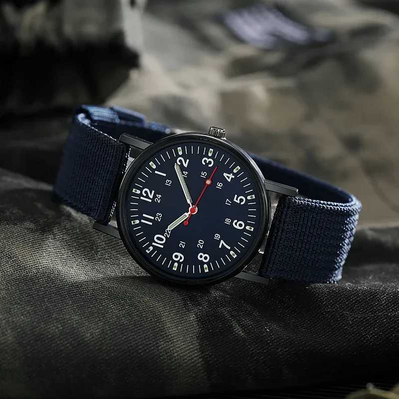 Fashionable mens luminous nylon strap mens watch quartz sports impact watch couple waterproof Reloj W250104
