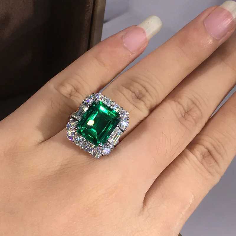 Luxury womens ring 925 sterling silver green geometric zirconia ring suitable for womens weddings gorgeous decoration womens jewelryXJ250412